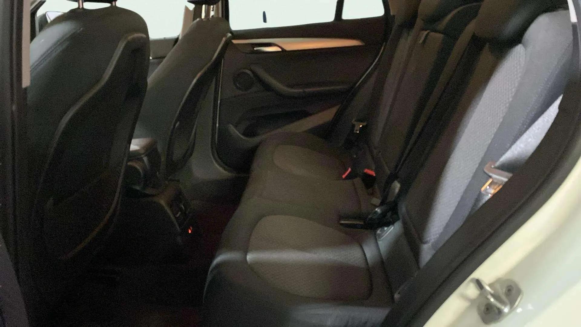 BMW X1 sDrive18d - foto 8