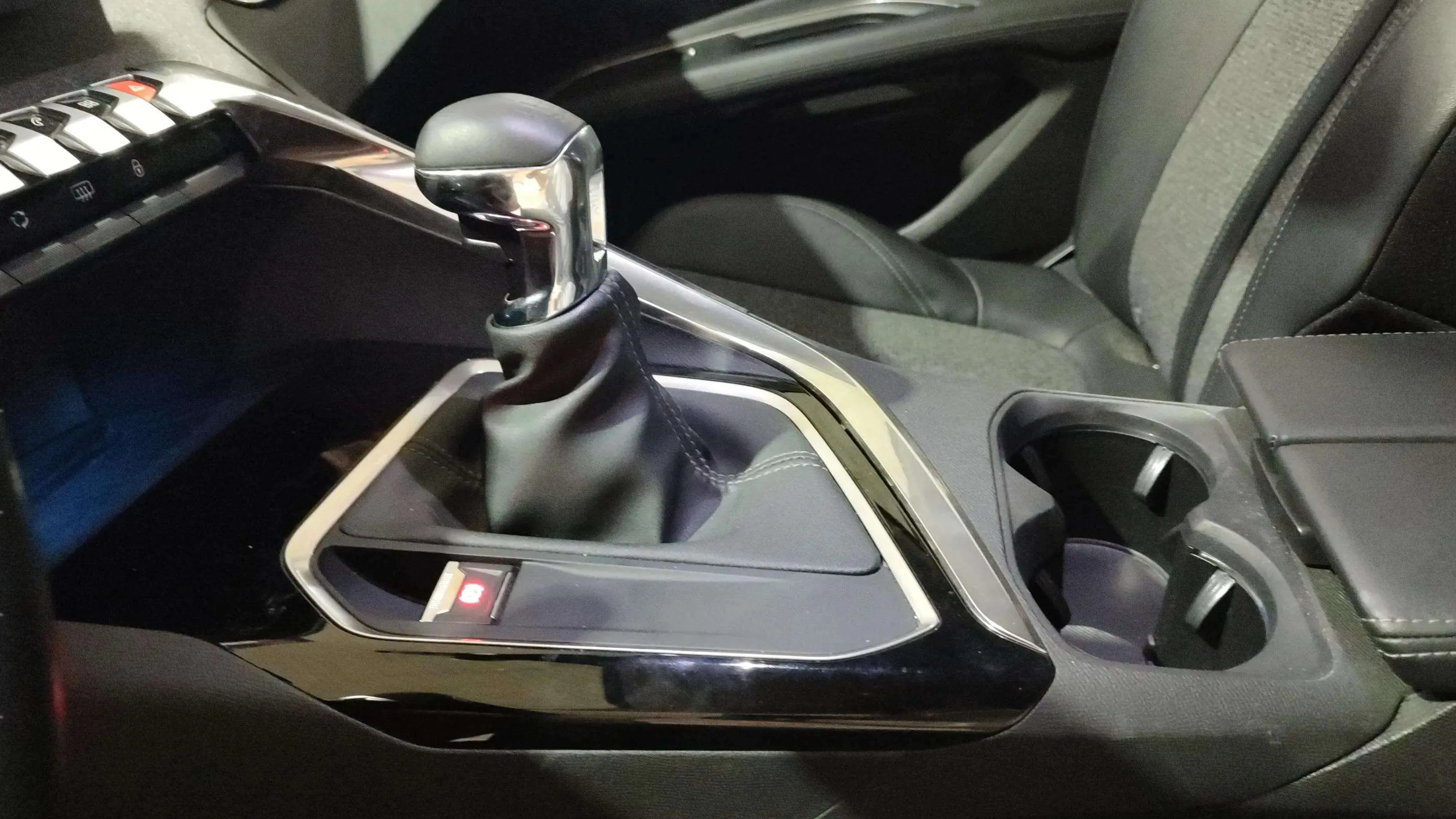 Peugeot 3008 1.5L BlueHDi Allure - foto 15