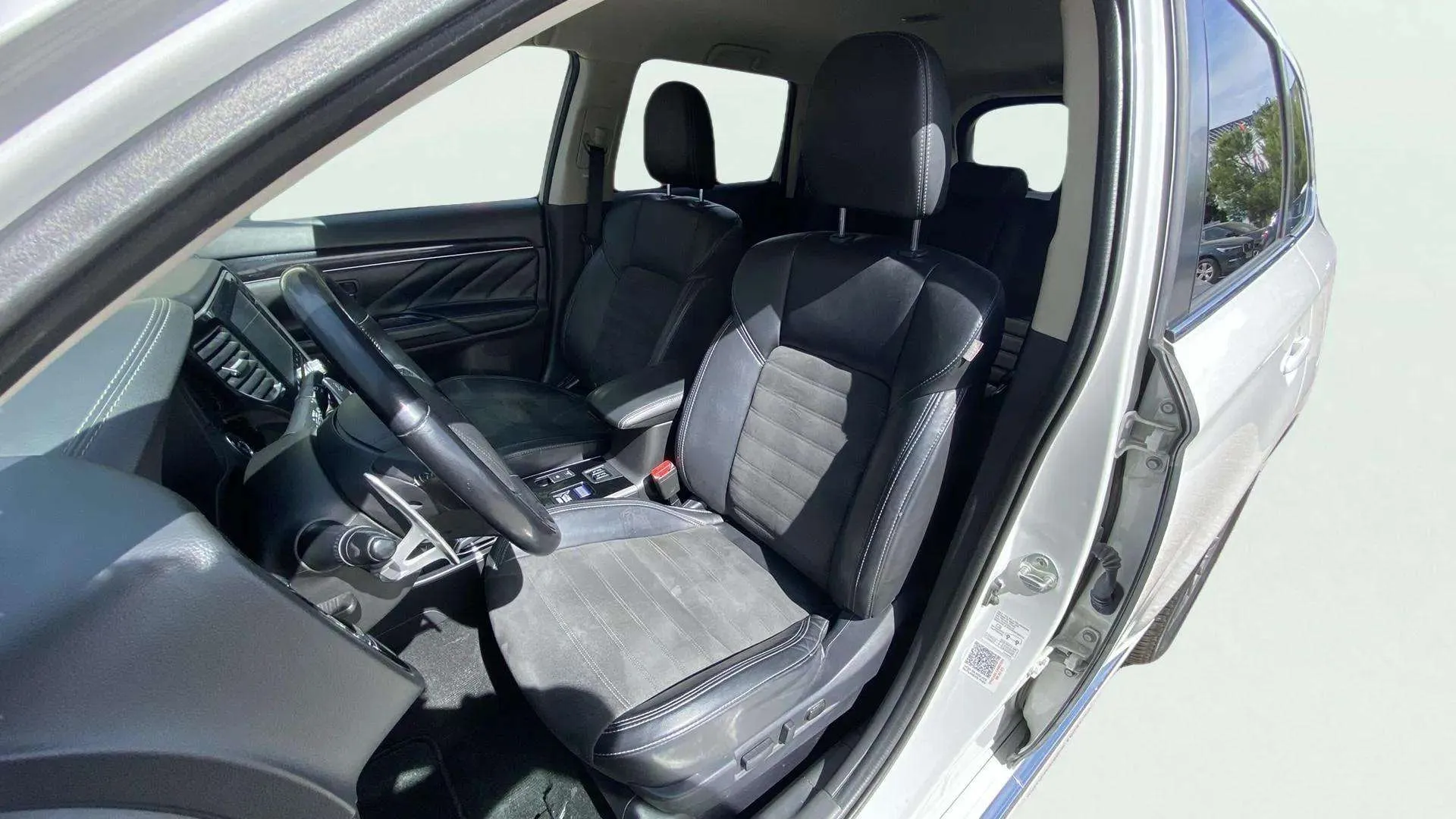 Mitsubishi Outlander 2.4 PHEV Kaiteki 4WD - foto 13