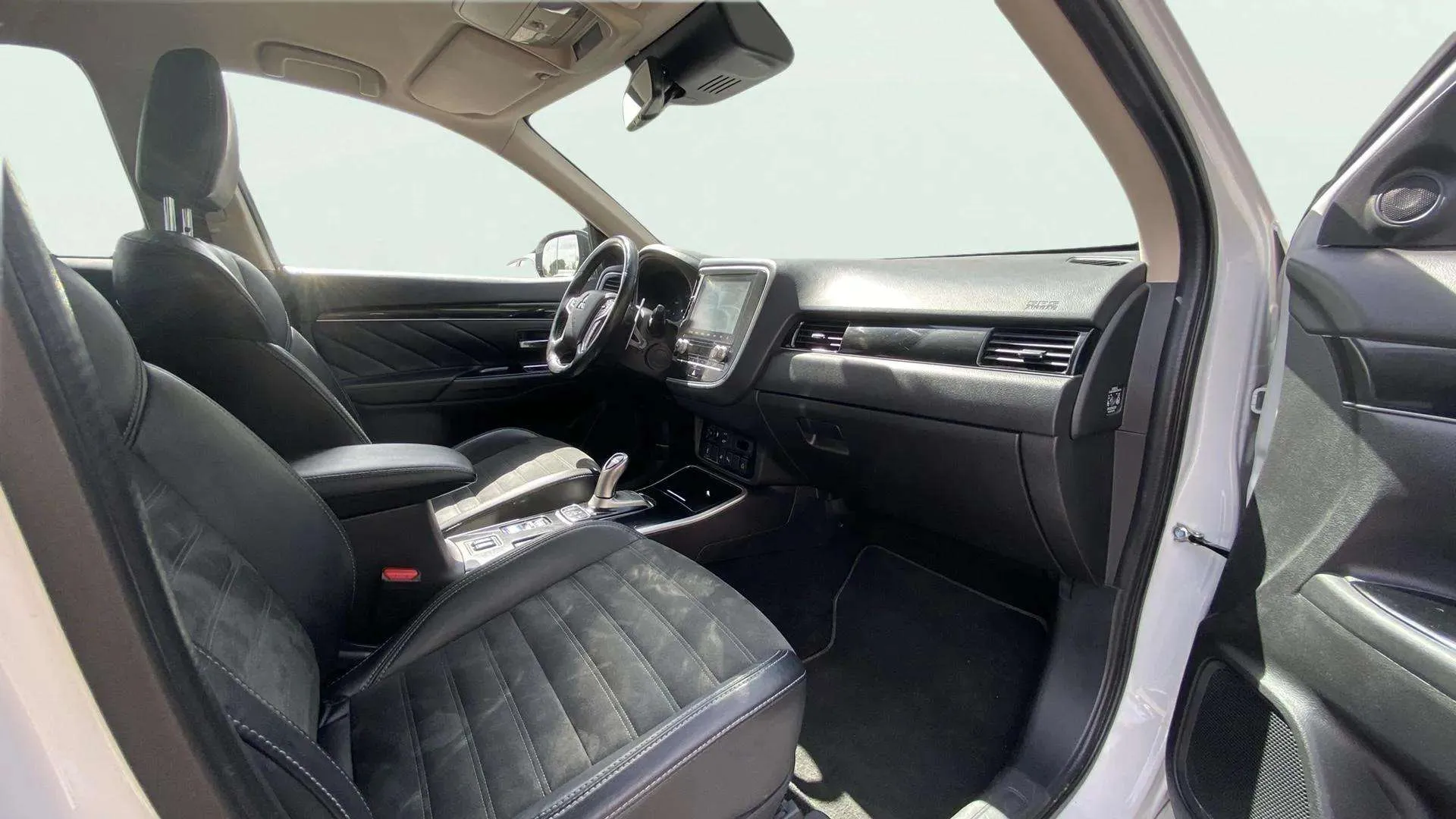 Mitsubishi Outlander 2.4 PHEV Kaiteki 4WD - foto 16