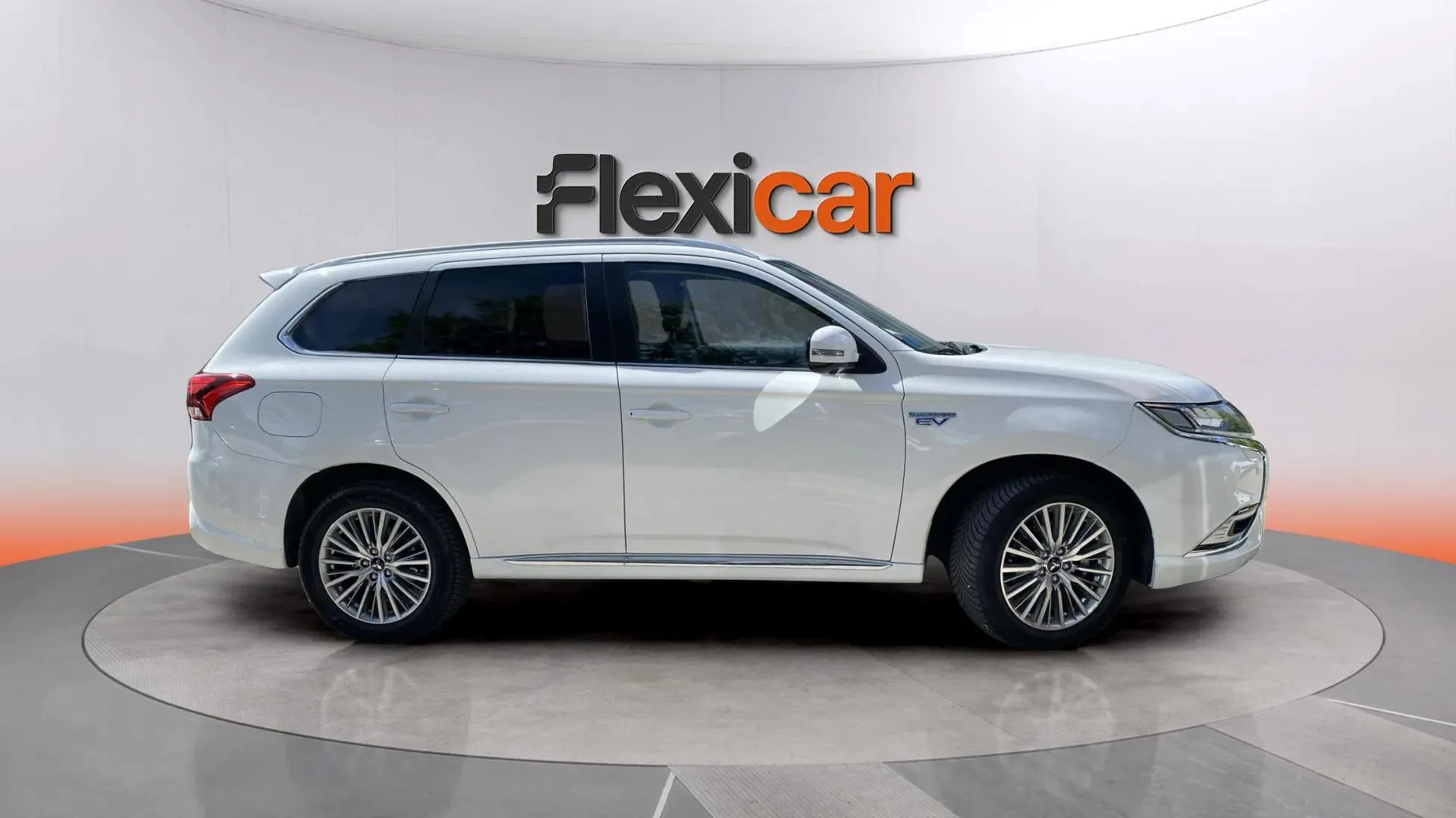 Mitsubishi Outlander 2.4 PHEV Kaiteki 4WD - foto 3