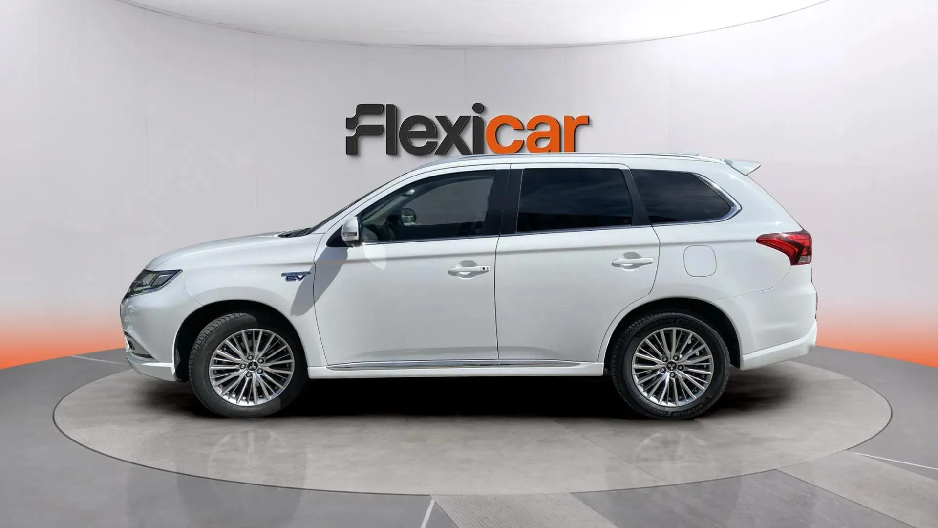 Mitsubishi Outlander 2.4 PHEV Kaiteki 4WD - foto 5