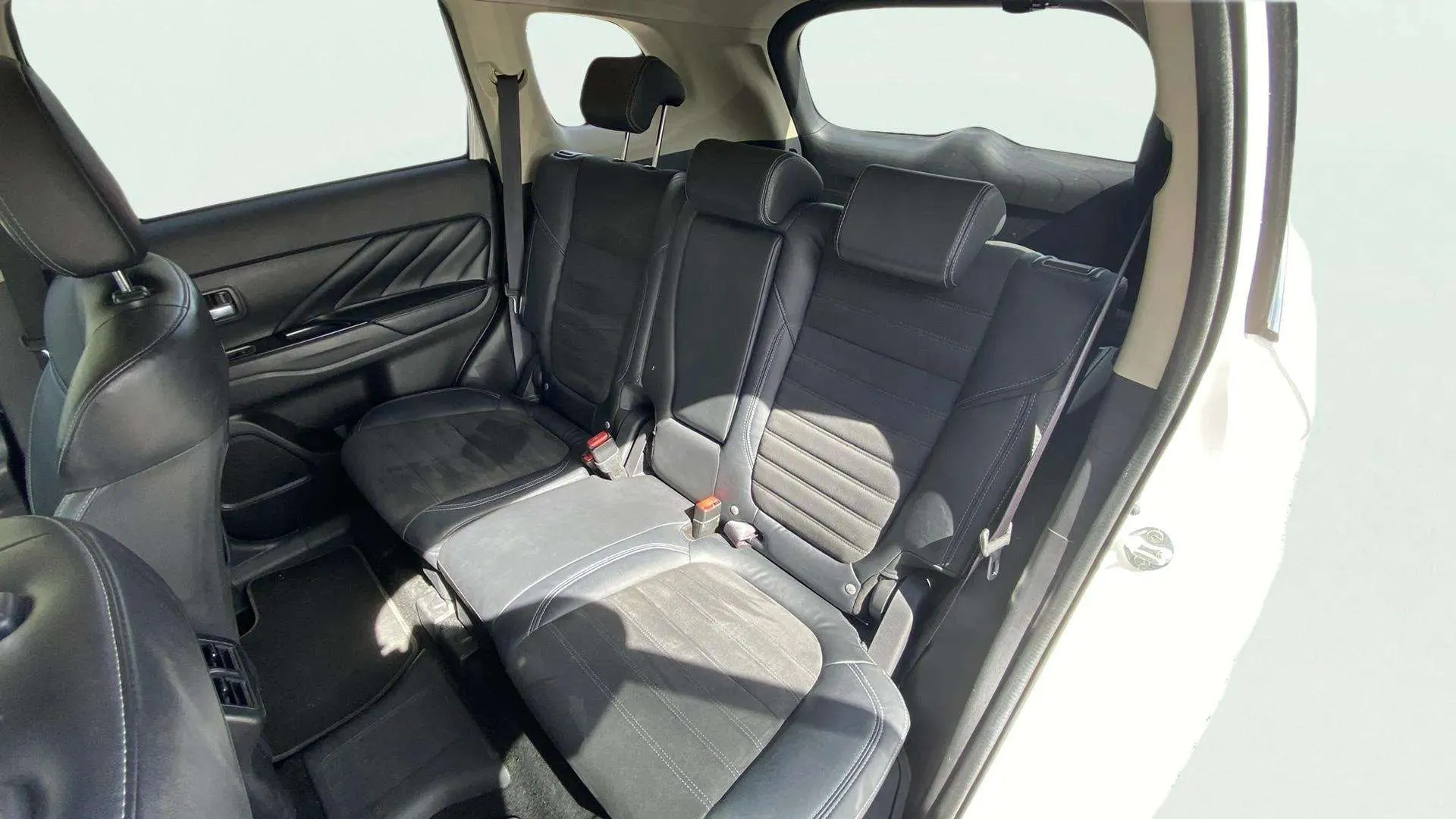 Mitsubishi Outlander 2.4 PHEV Kaiteki 4WD - foto 14