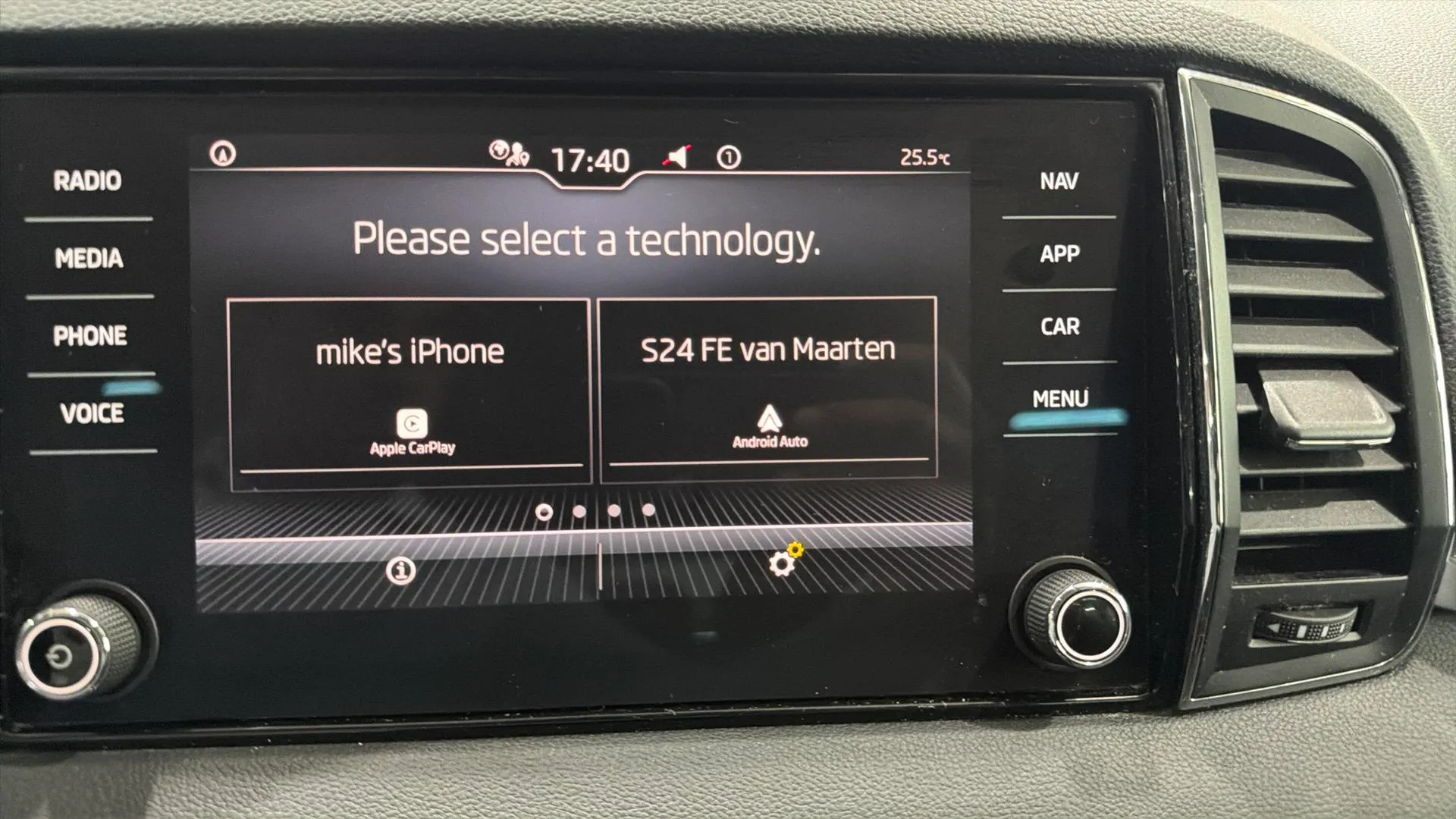 Škoda Karoq 1.5 TSI DSG ACT Selection - foto 18