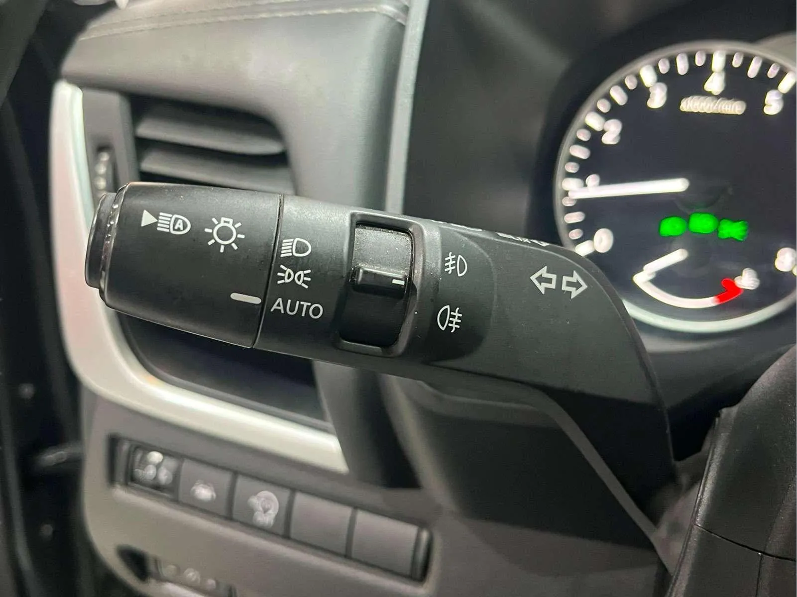 Nissan Qashqai DIG-T N-Connecta - foto 12