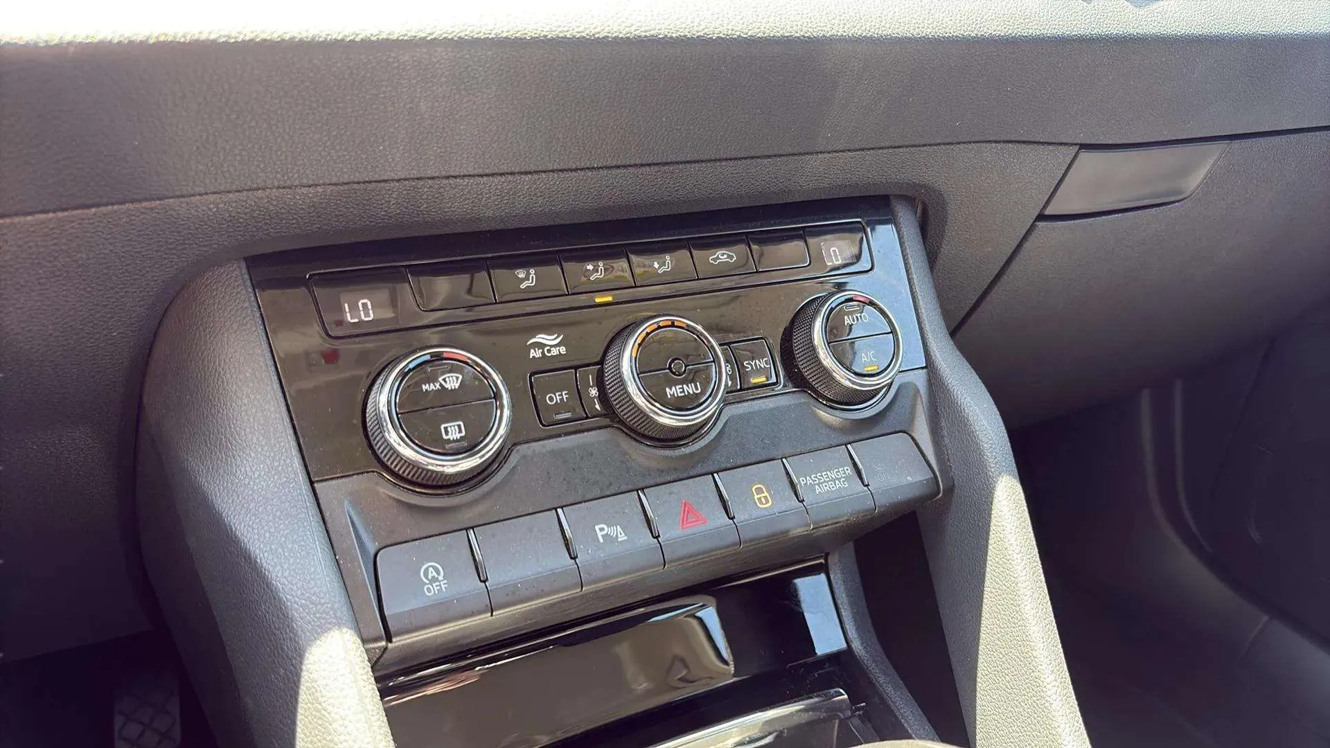 Škoda Karoq 1.5 TSI DSG ACT Design - foto 14