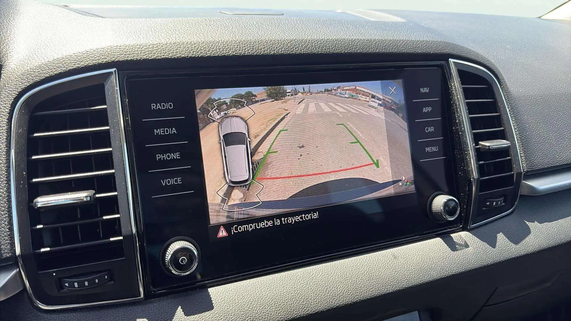 Škoda Karoq 1.5 TSI DSG ACT Design - foto 13
