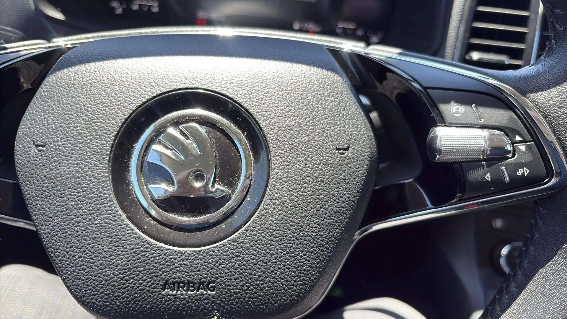 Škoda Karoq 1.5 TSI DSG ACT Design - foto 10