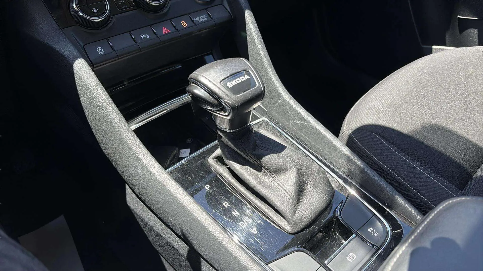 Škoda Karoq 1.5 TSI DSG ACT Design - foto 15