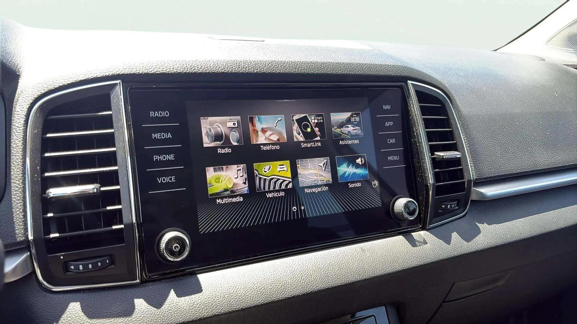Škoda Karoq 1.5 TSI DSG ACT Design - foto 12