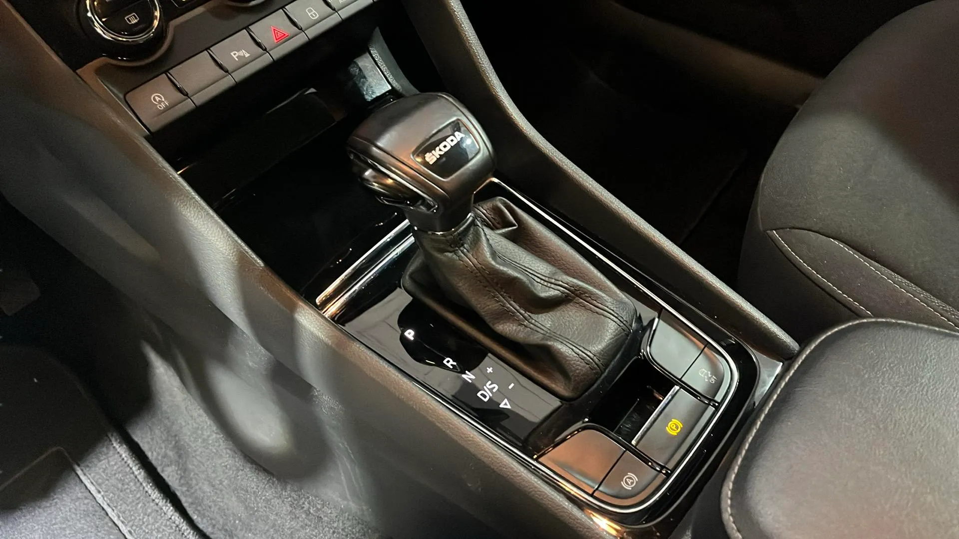 Škoda Karoq 1.5 TSI DSG ACT Selection - foto 13