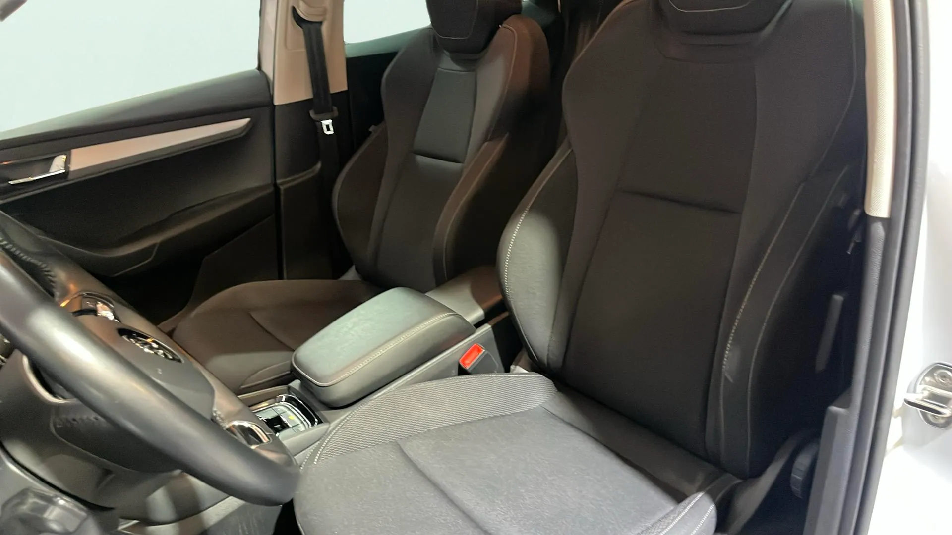 Škoda Karoq 1.5 TSI DSG ACT Selection - foto 16