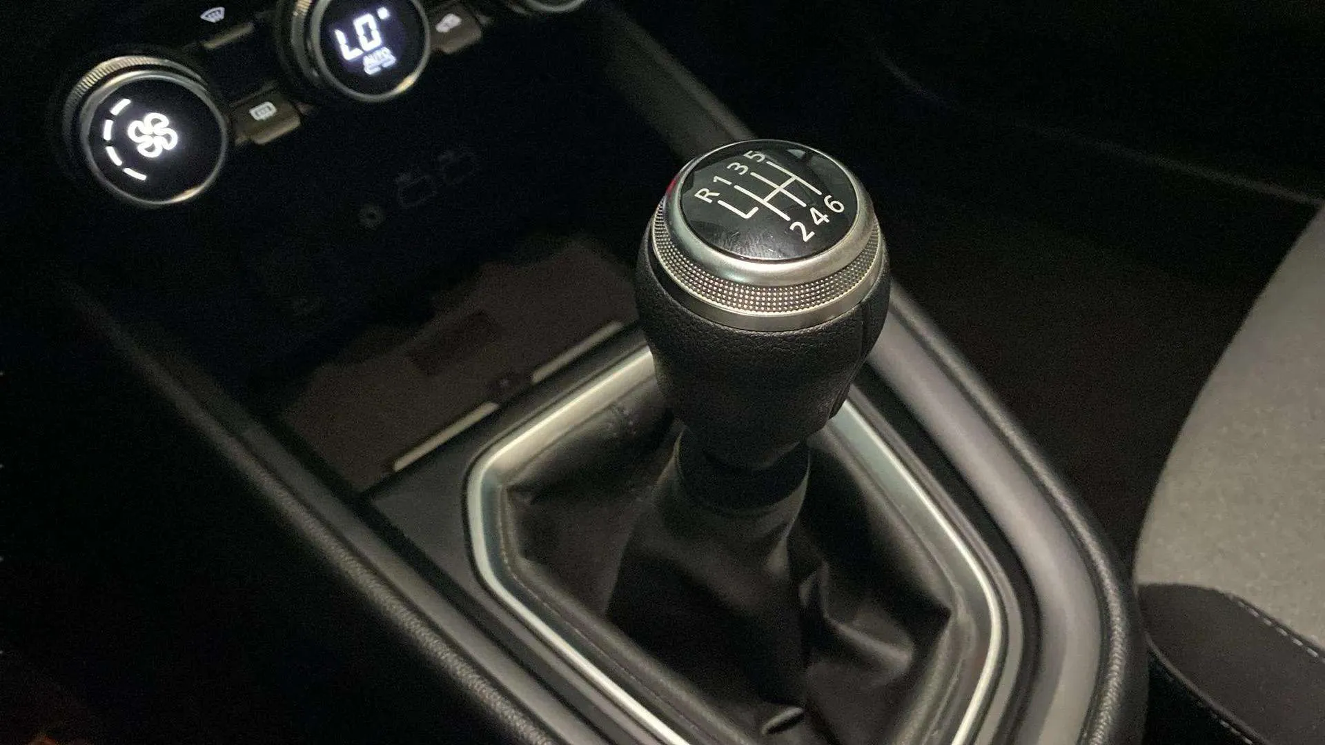 Mitsubishi Colt 100T Kaiteki - foto 18