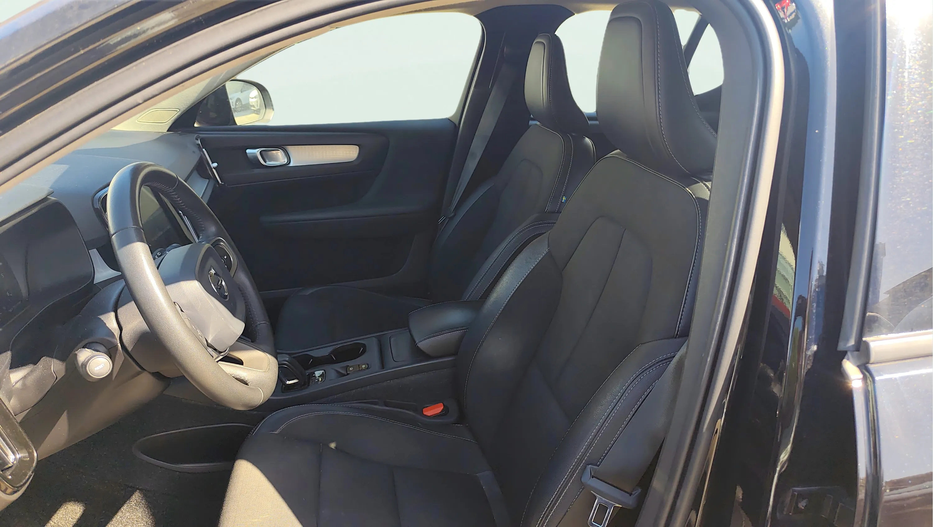 Volvo XC40 2.0 D4 AWD Business Plus - foto 8
