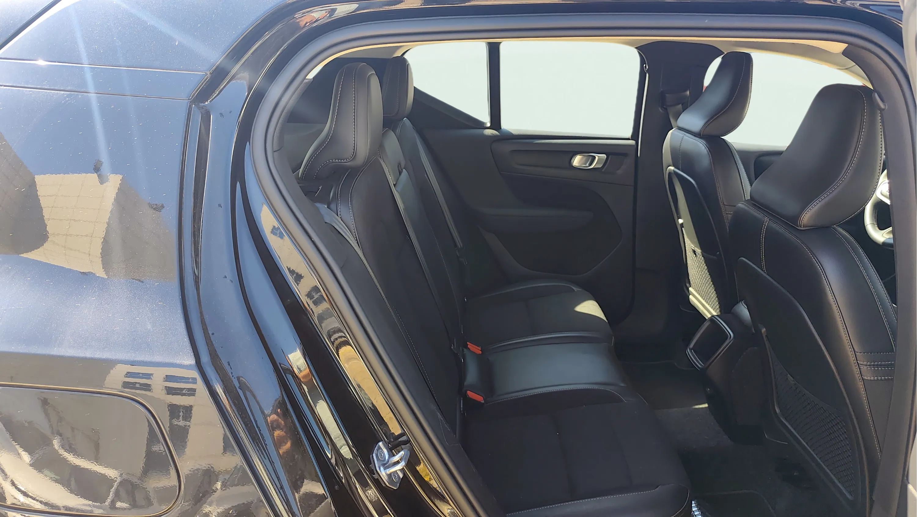 Volvo XC40 2.0 D4 AWD Business Plus - foto 9