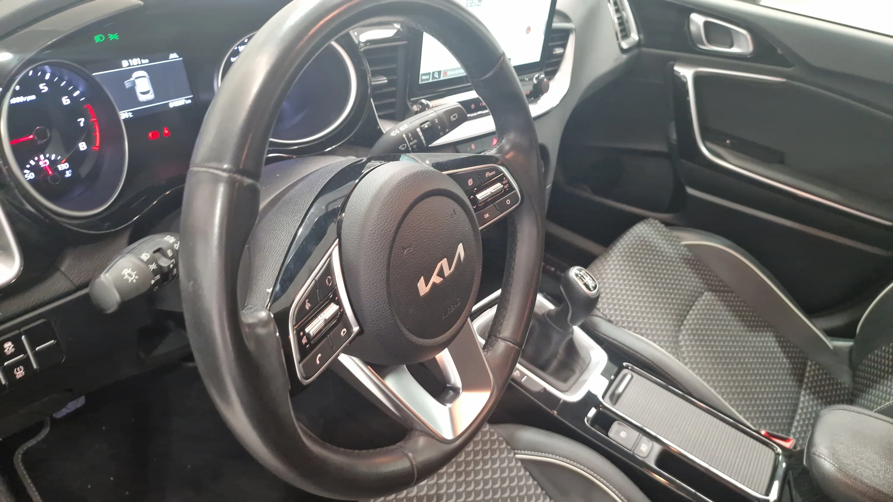 Kia XCeed 1.0 T-GDi Concept - foto 14