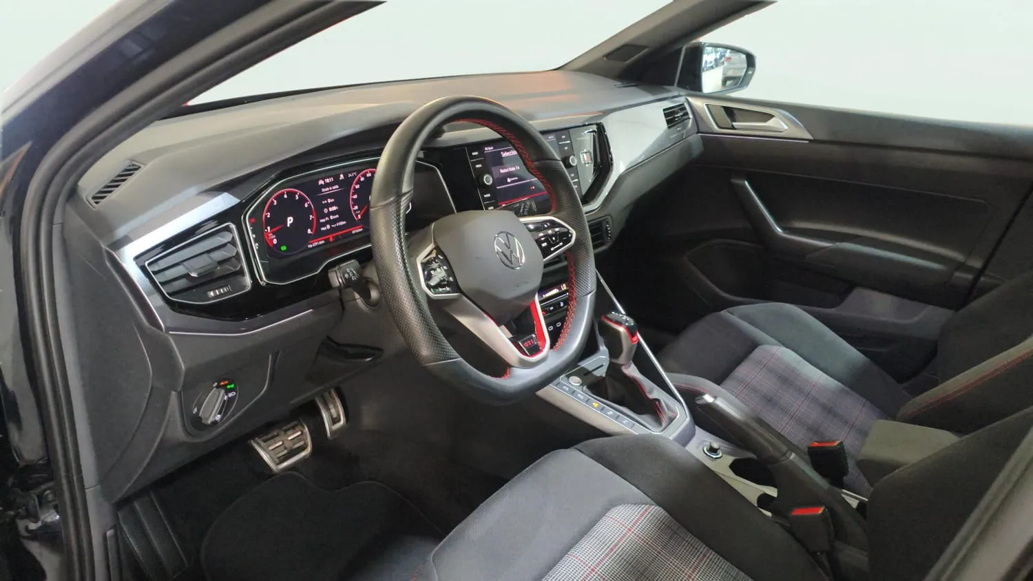 Volkswagen Polo GTI 2.0 TSI DSG - foto 9