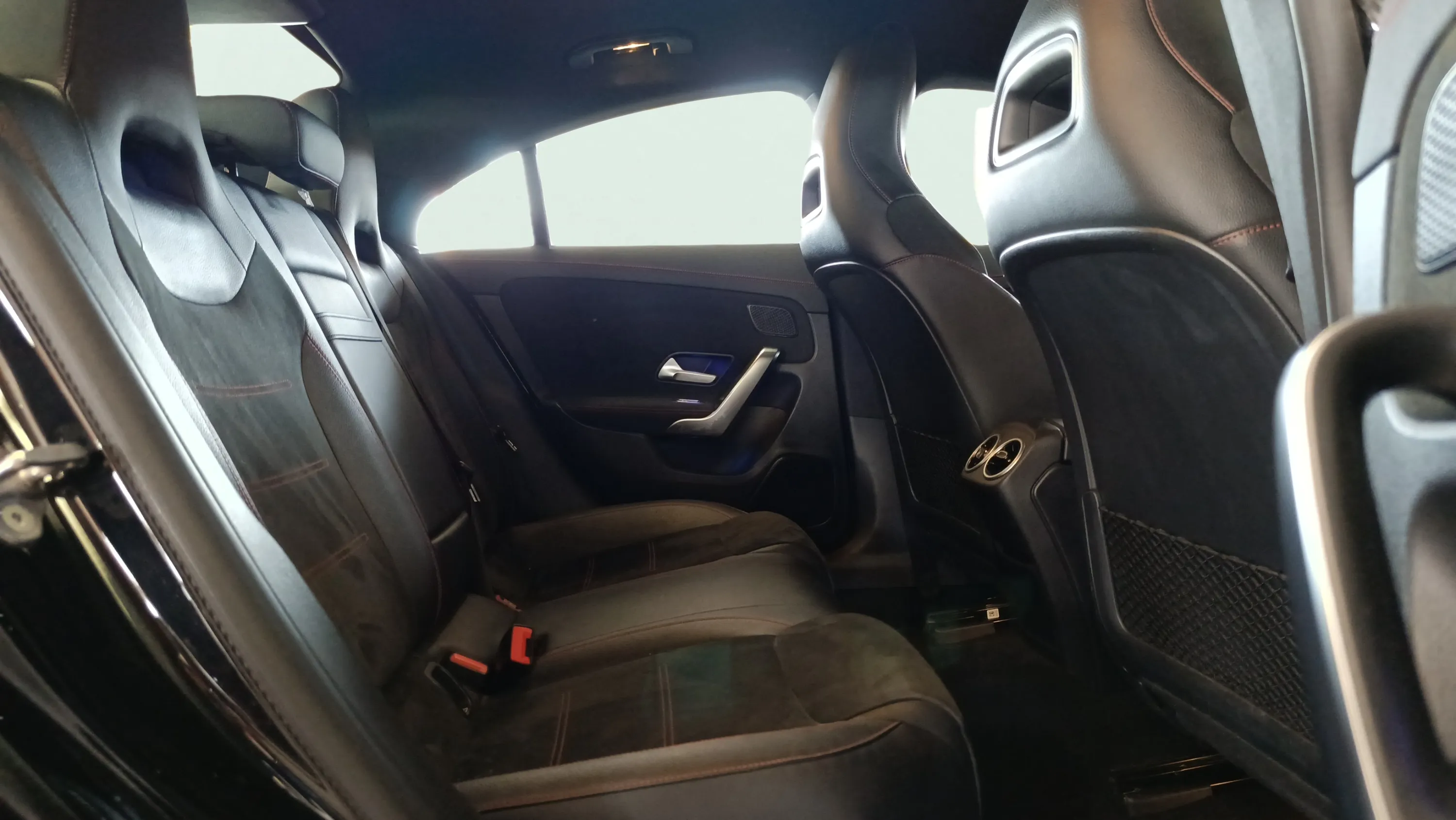 Mercedes-Benz CLA 200 - foto 36