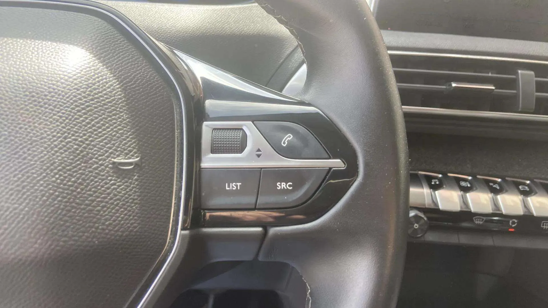 Peugeot 3008 1.5L BlueHDi Allure - foto 15