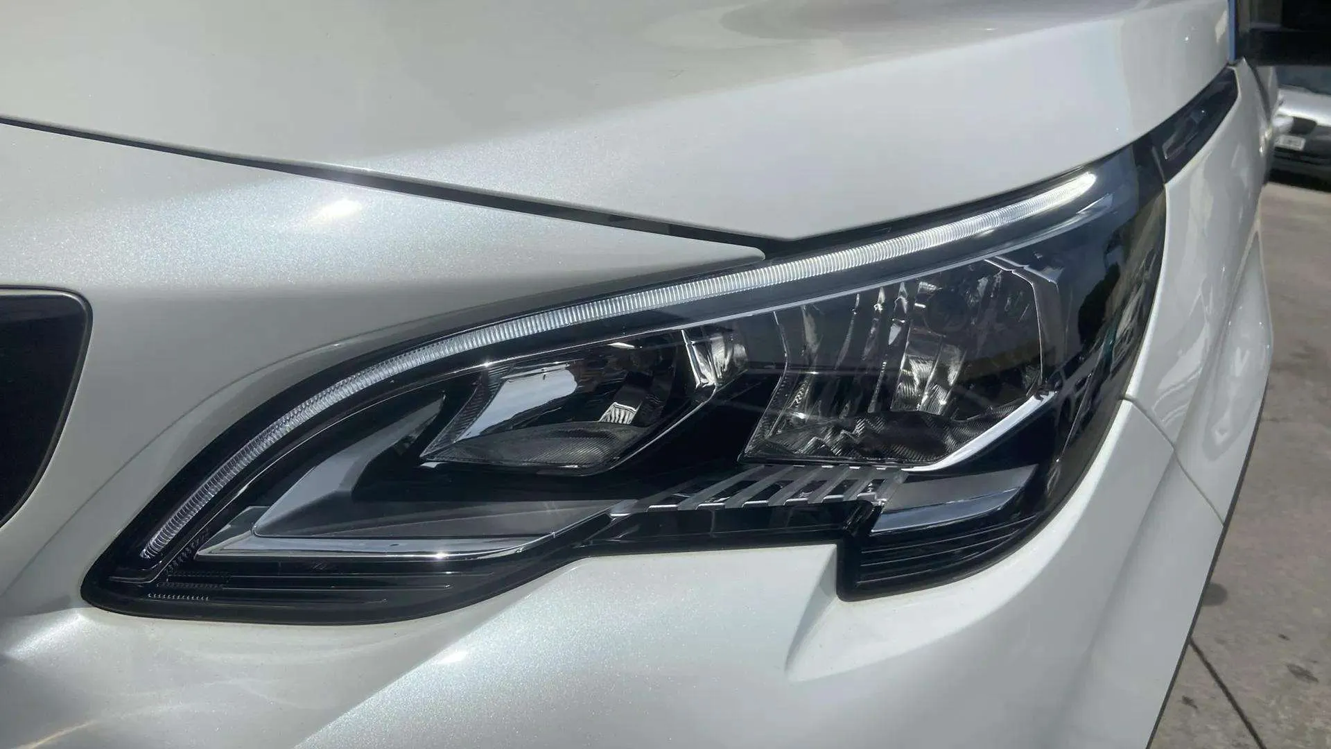 Peugeot 3008 1.5L BlueHDi Allure - foto 10
