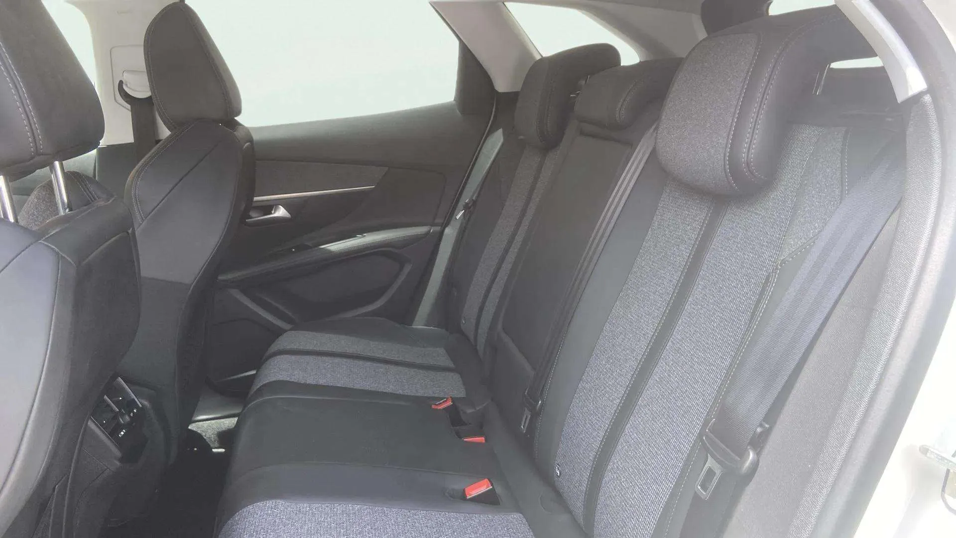 Peugeot 3008 1.5L BlueHDi Allure - foto 22