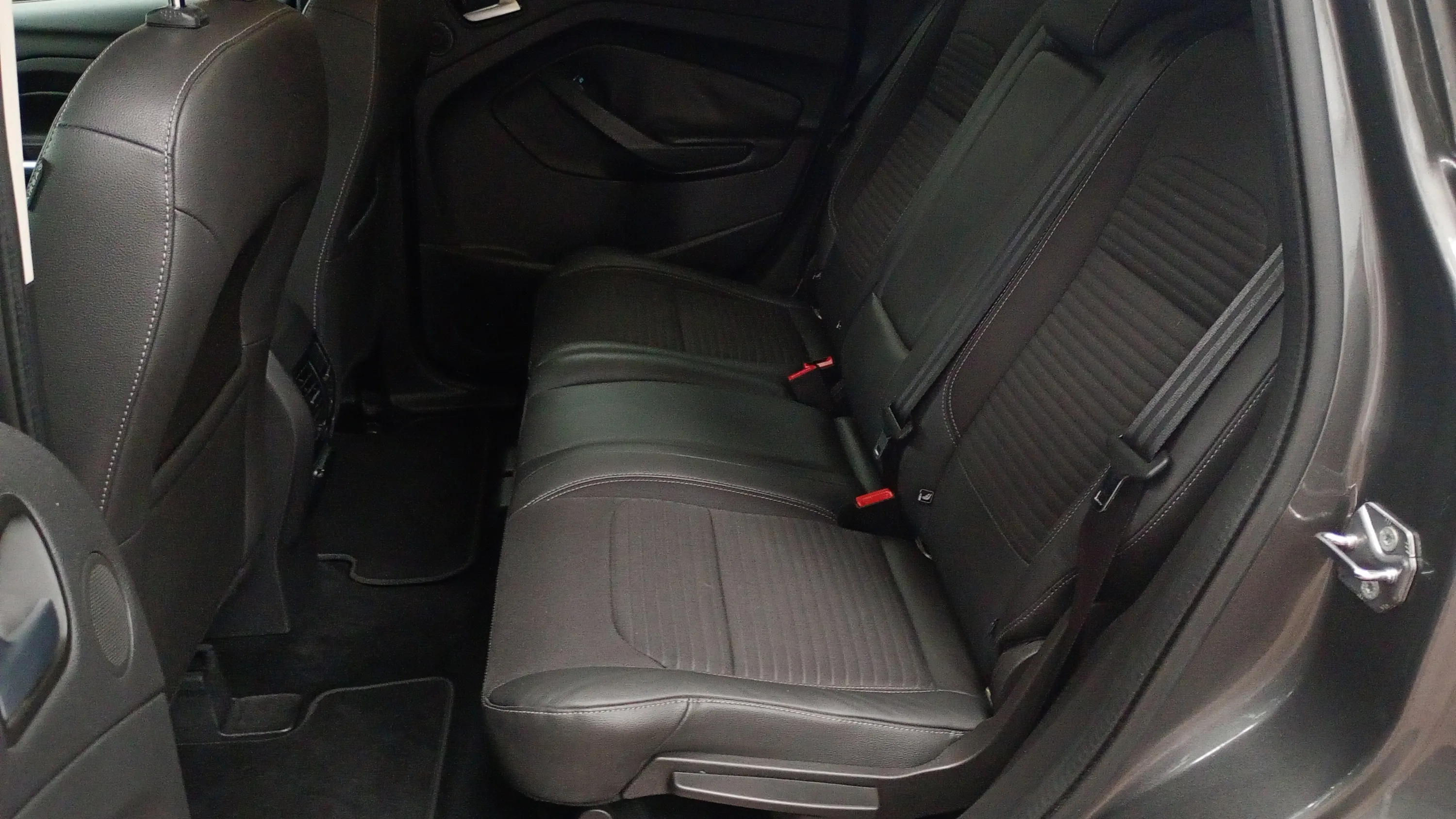 Ford Kuga 1.5 EcoBoost 4x2 Titanium - foto 20