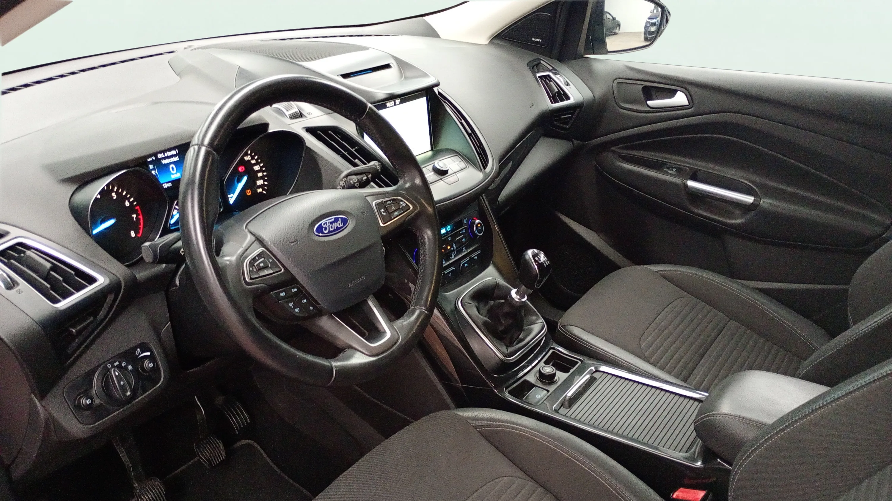 Ford Kuga 1.5 EcoBoost 4x2 Titanium - foto 18