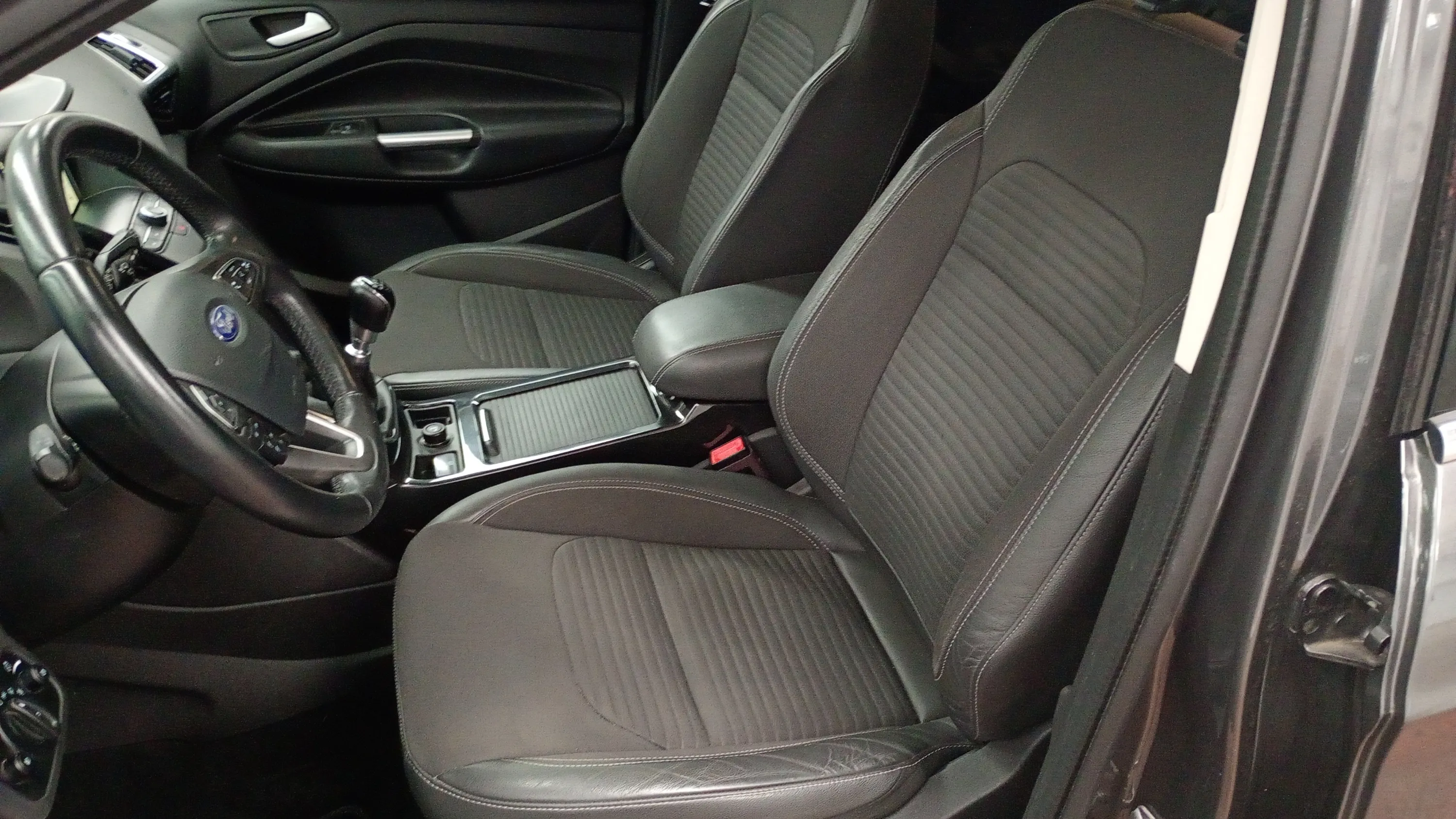 Ford Kuga 1.5 EcoBoost 4x2 Titanium - foto 17