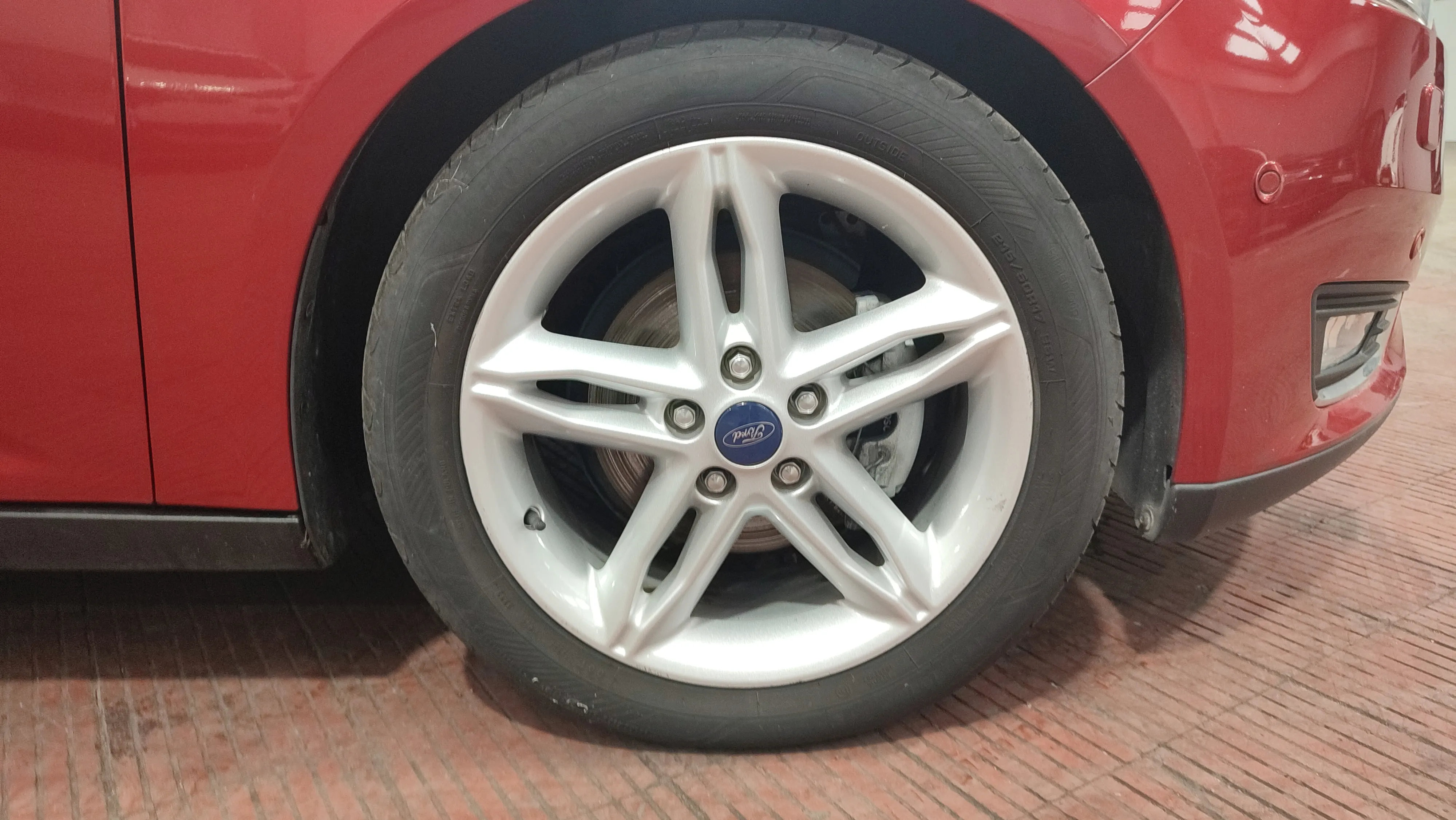 Ford Focus 1.0 EcoBoost Trend - foto 23