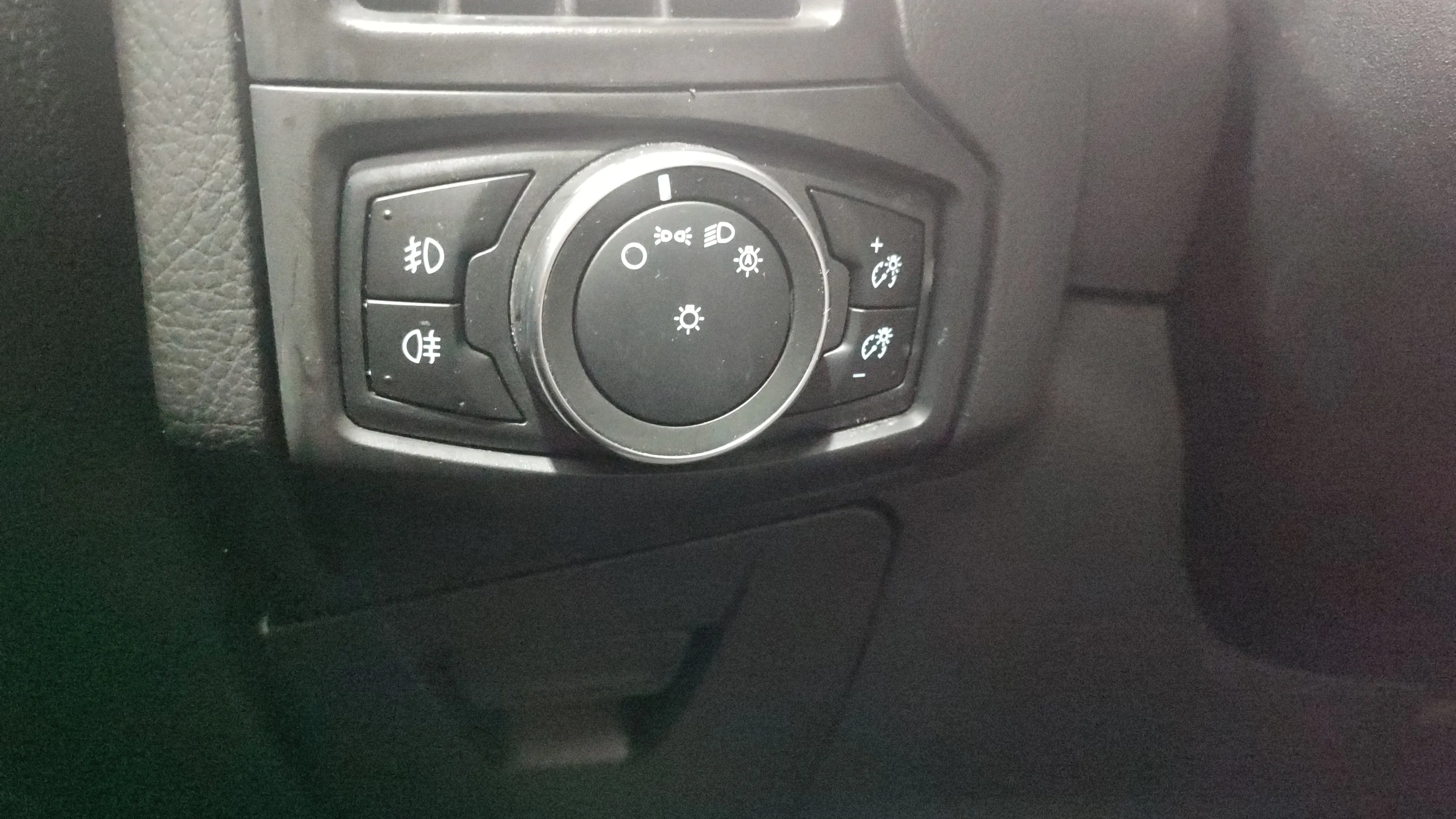 Ford Focus 1.0 EcoBoost Trend - foto 18