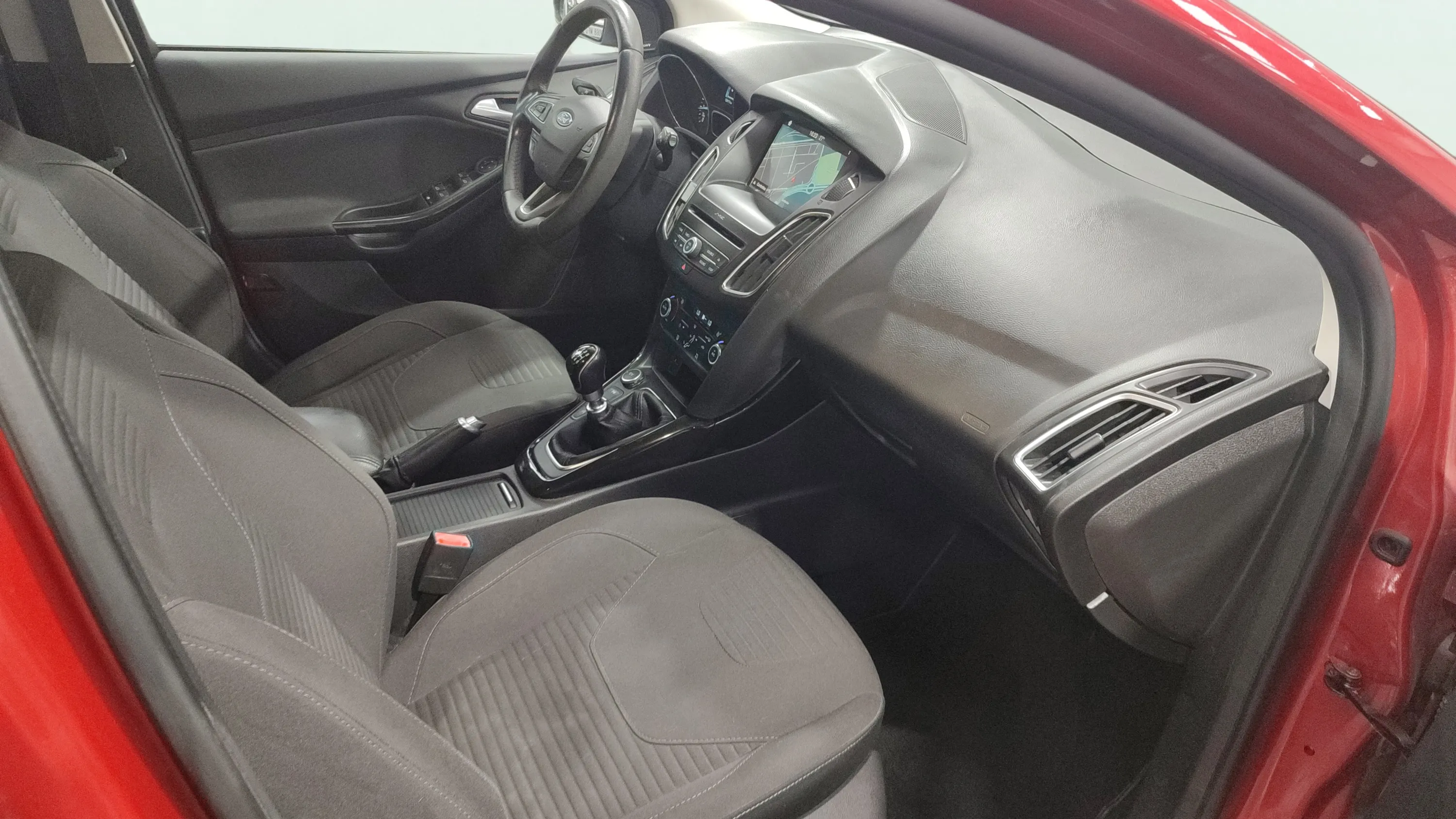 Ford Focus 1.0 EcoBoost Trend - foto 19