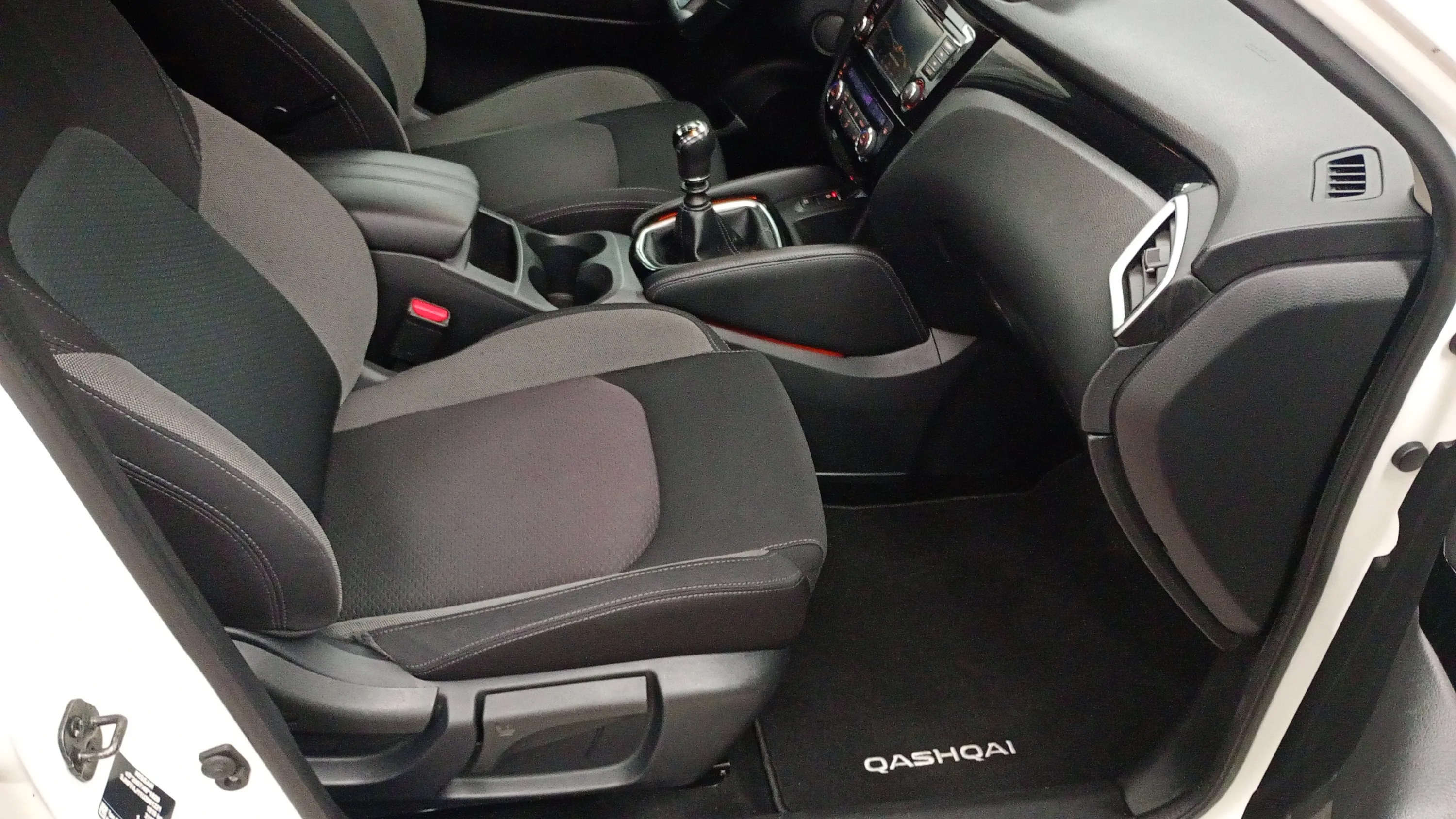 Nissan Qashqai DIG-T E6D N-Connecta - foto 19