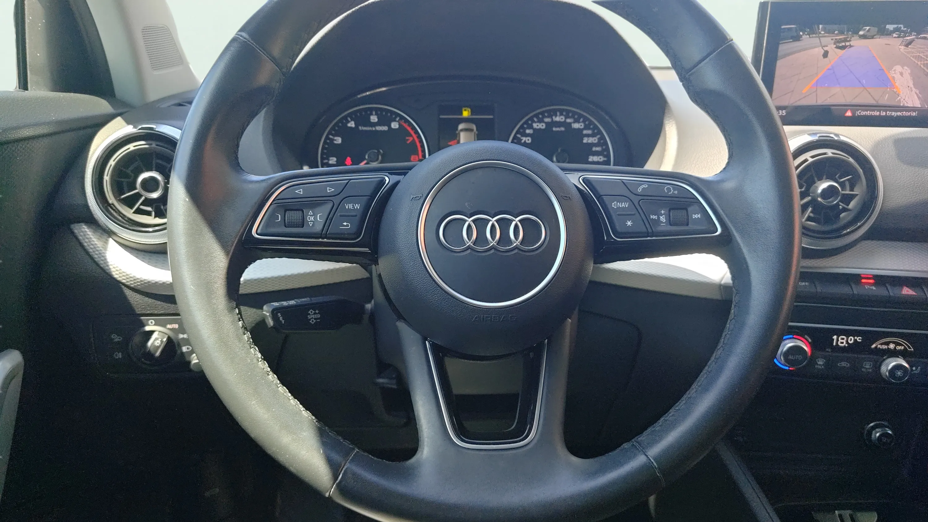Audi Q2 30 TFSI - foto 8