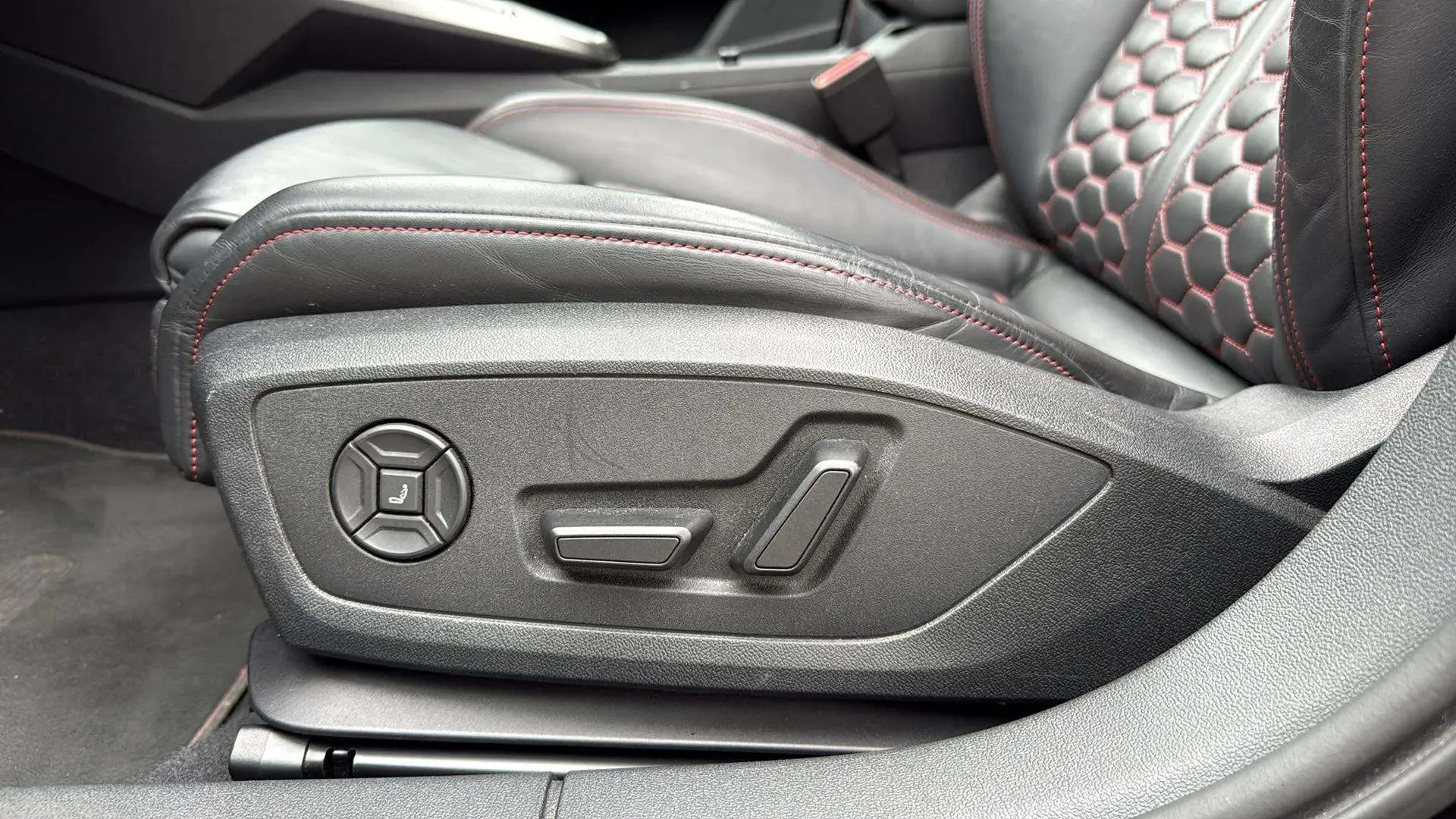 Audi A3 RS3 Sportback TFSI quattro S tron - foto 28