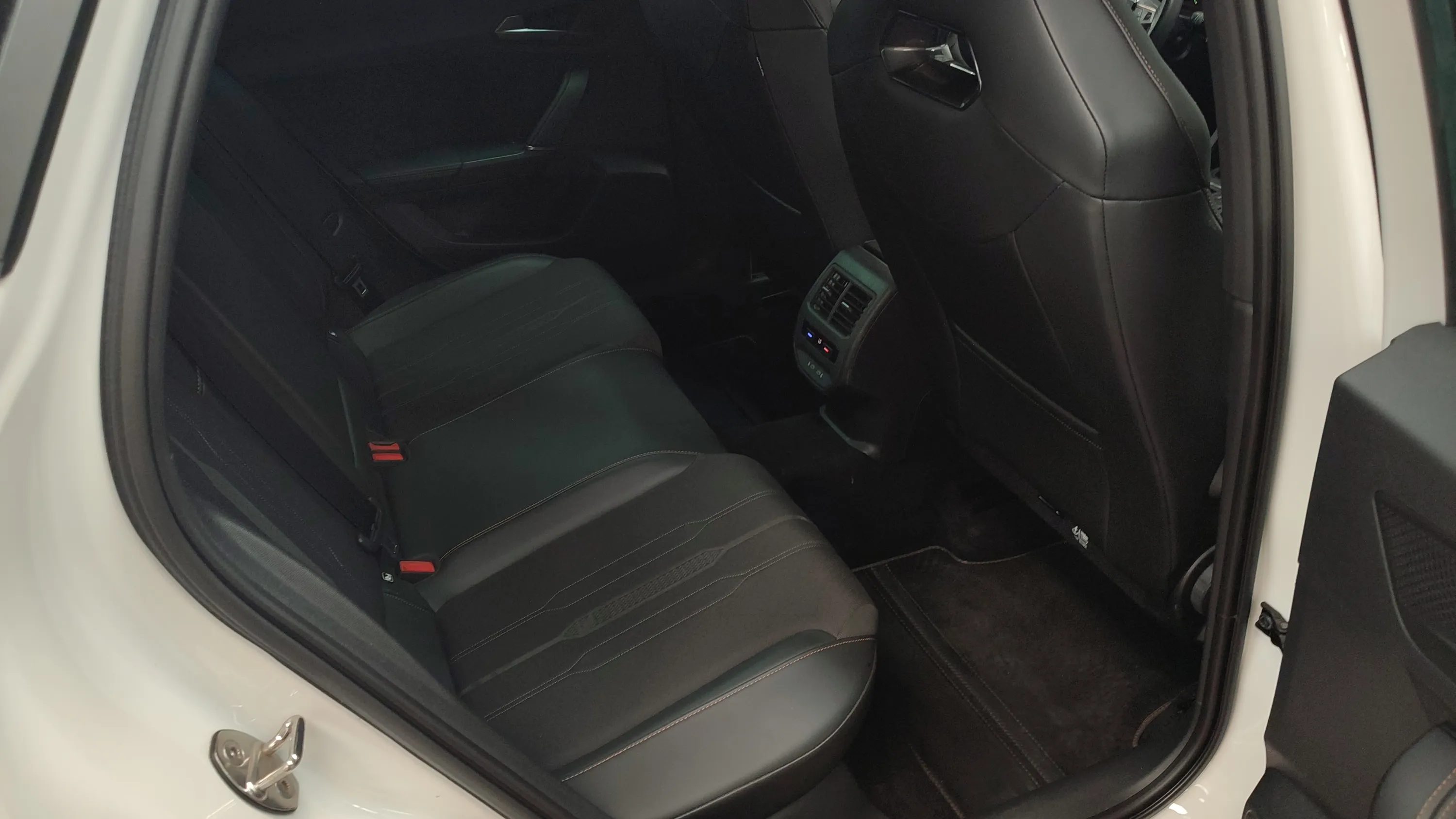 Cupra Formentor 1.4 e-Hybrid DSG - foto 23