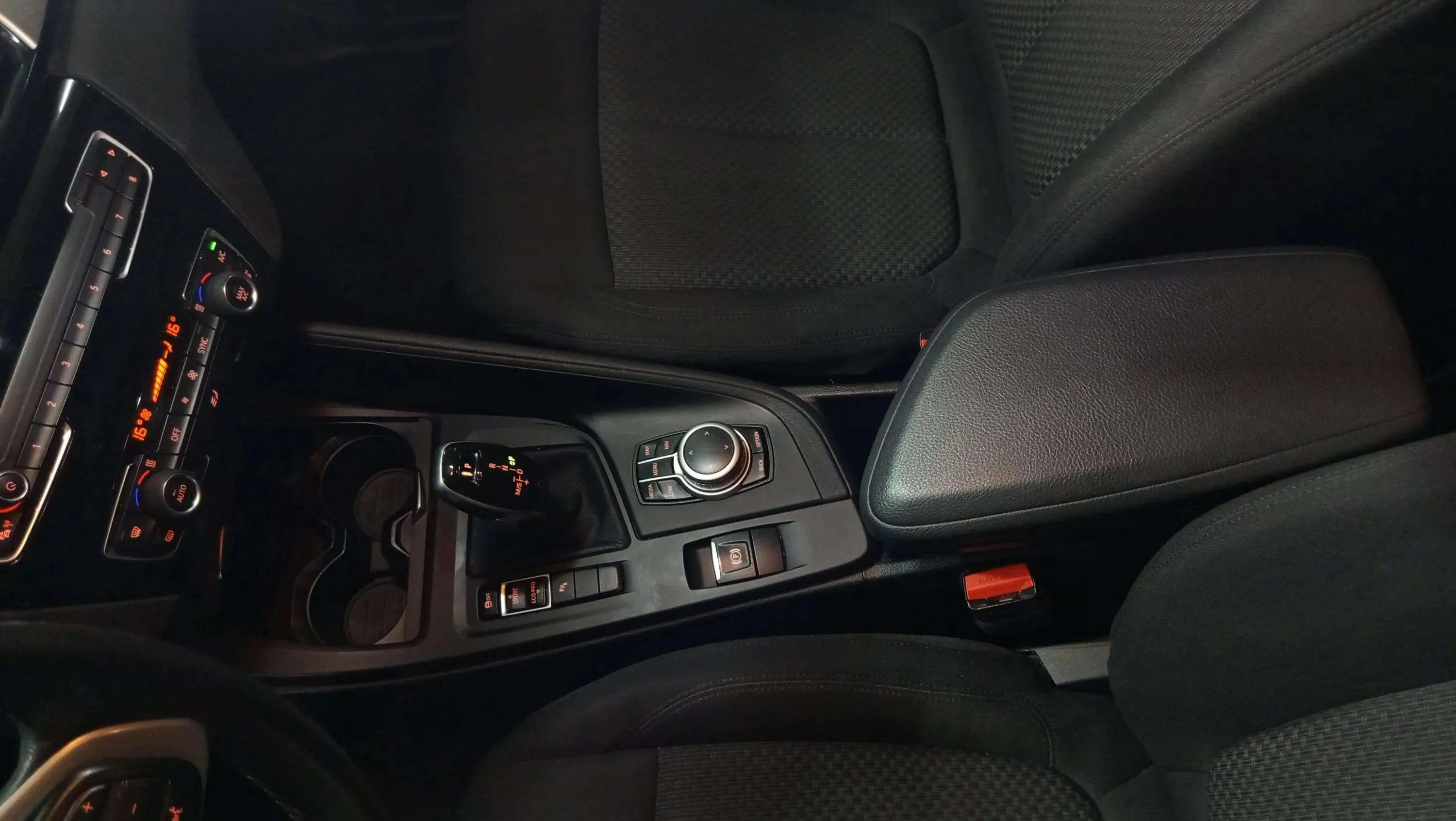 BMW X1 sDrive18d - foto 18