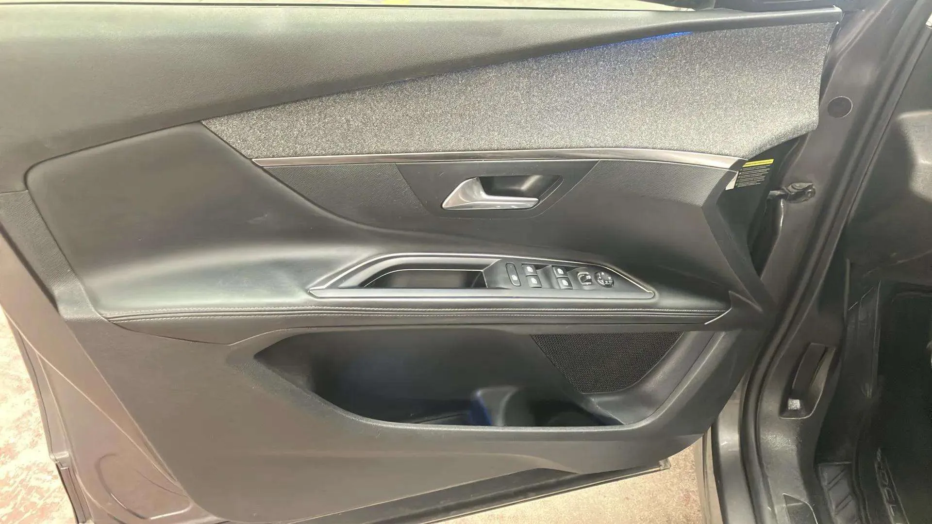 Peugeot 5008 Allure 1.6L BlueHDi - foto 14