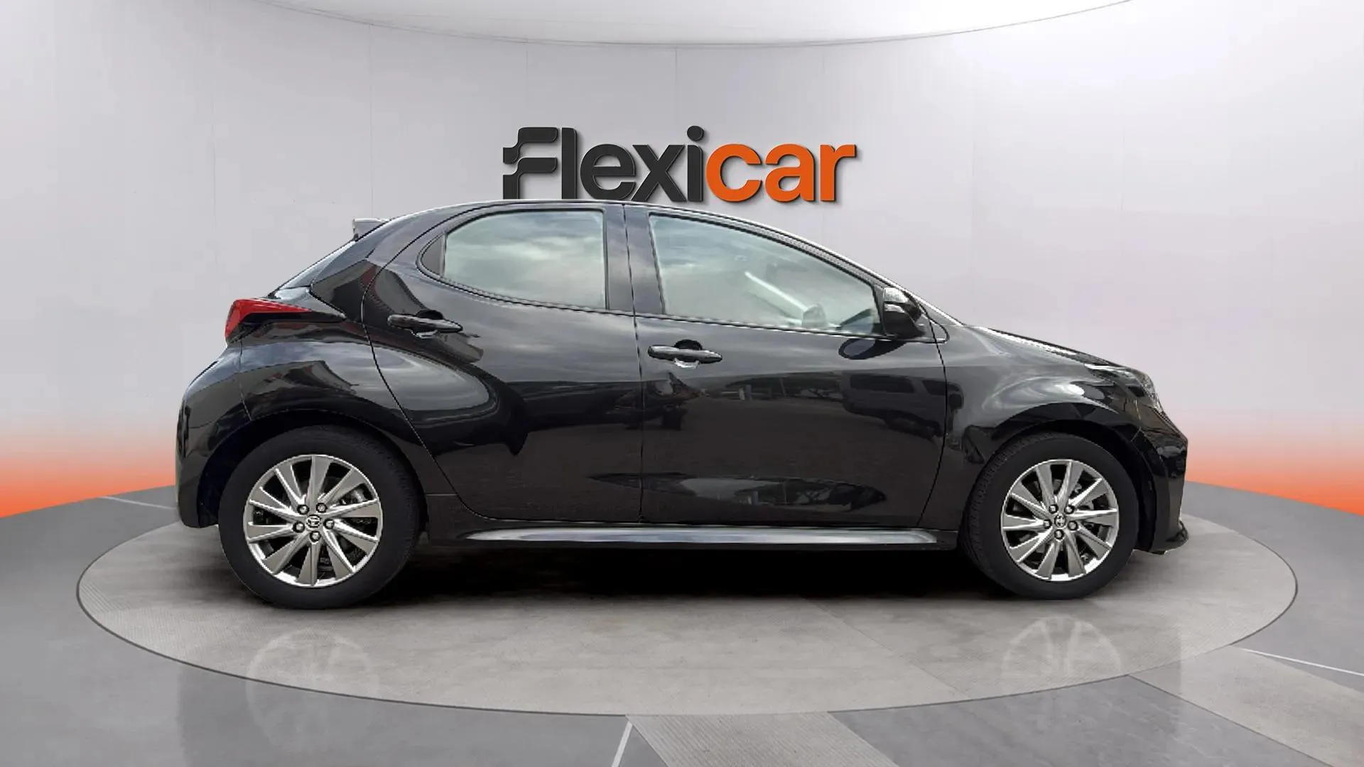 Toyota Yaris 1.5 120H Active Tech - foto 4