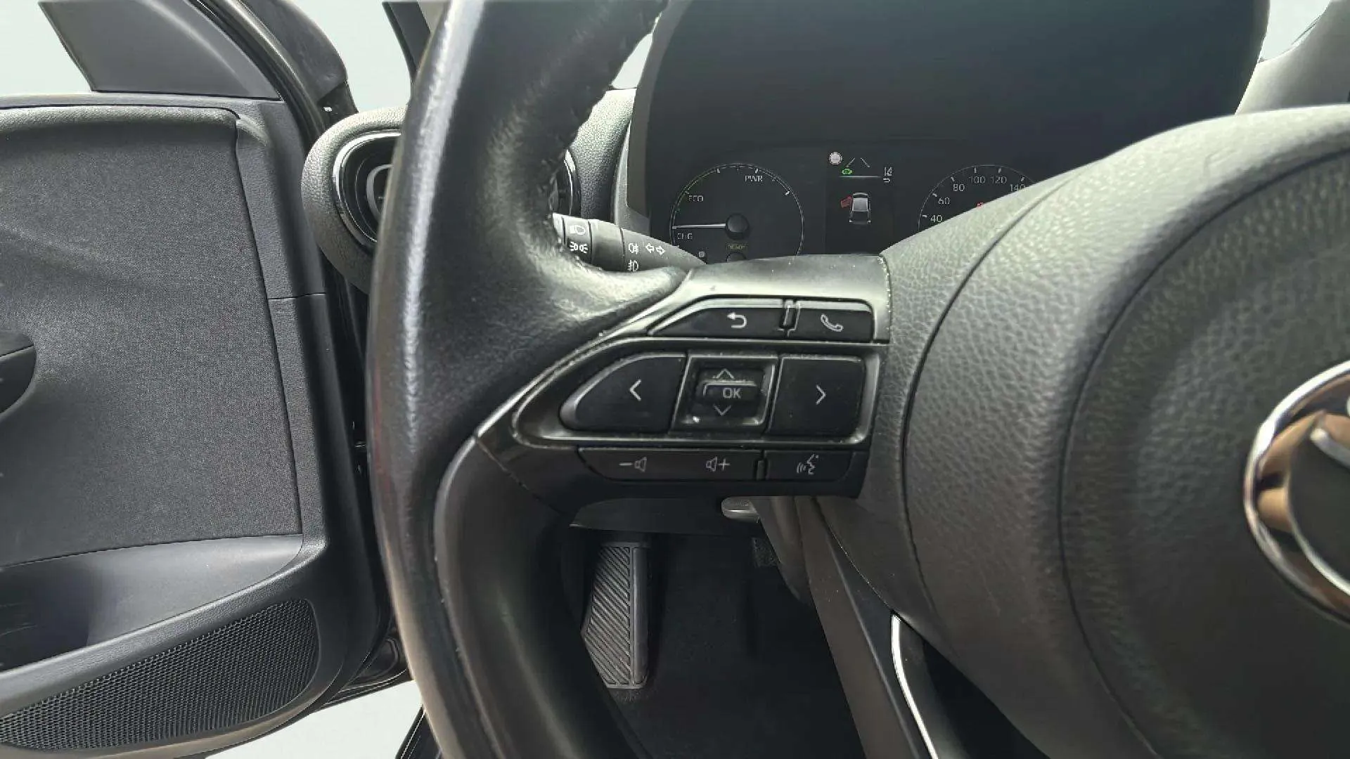 Toyota Yaris 1.5 120H Active Tech - foto 13