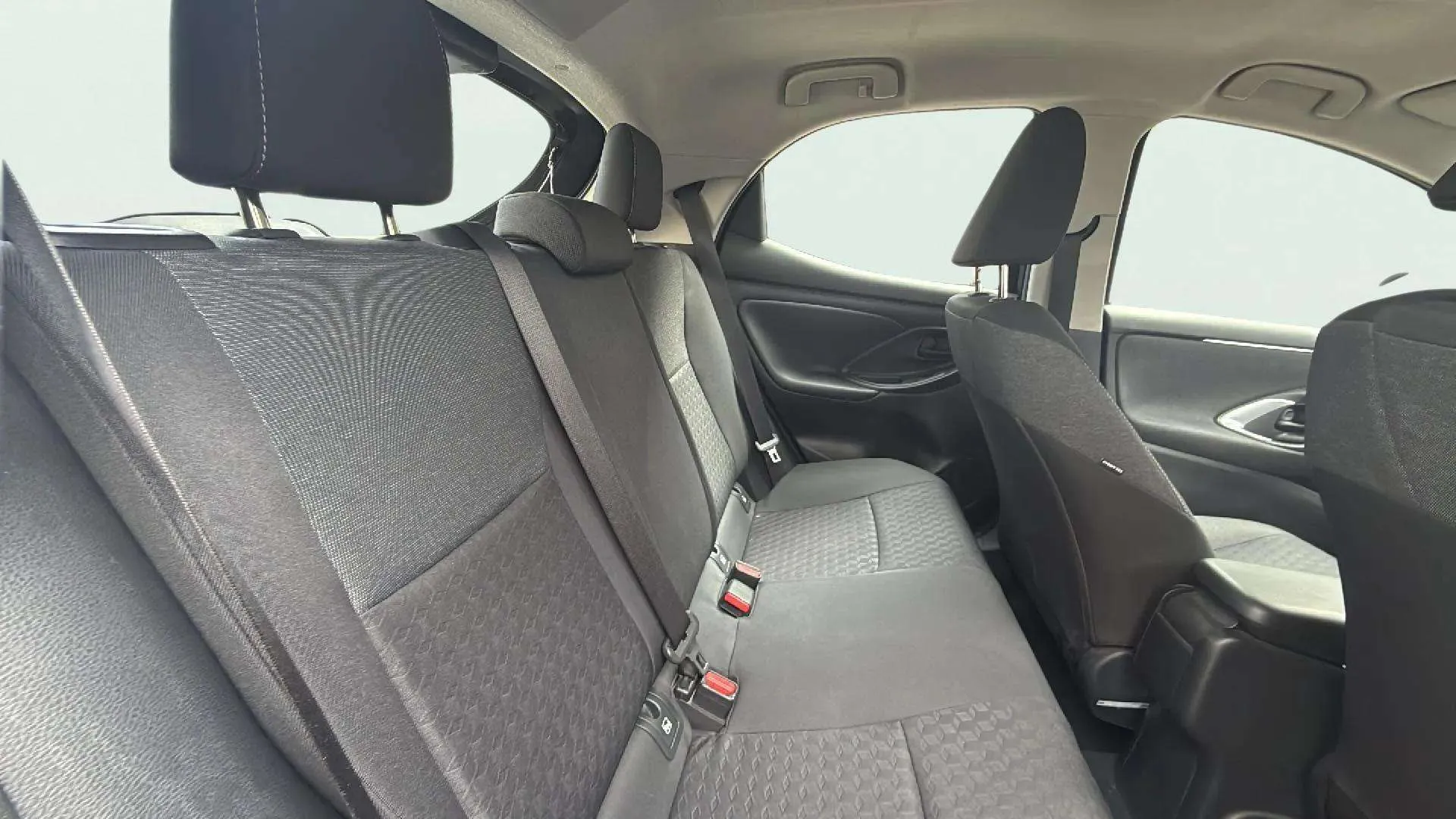 Toyota Yaris 1.5 120H Active Tech - foto 22