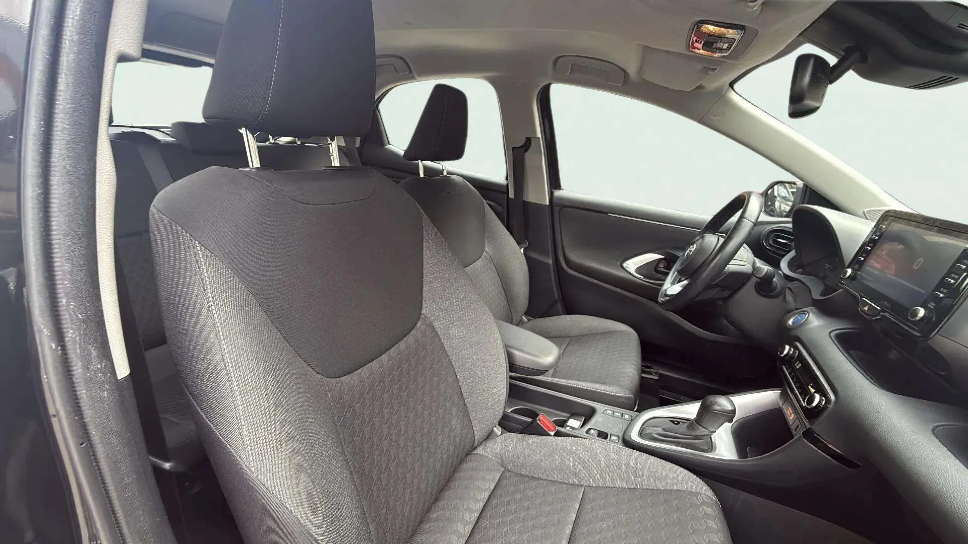 Toyota Yaris 1.5 120H Active Tech - foto 9