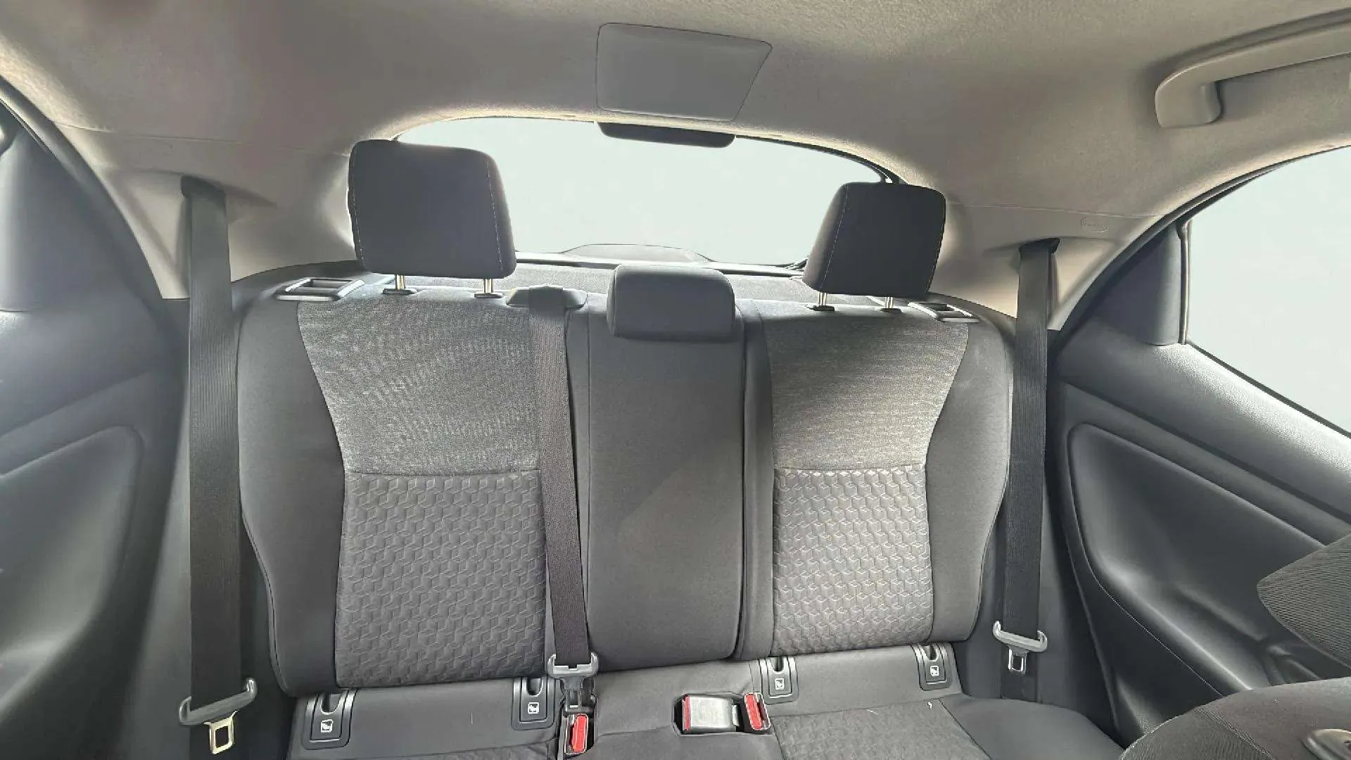 Toyota Yaris 1.5 120H Active Tech - foto 23