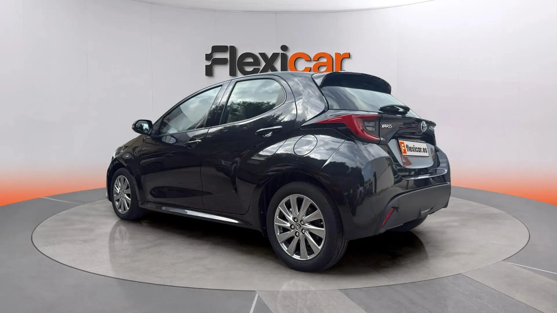 Toyota Yaris 1.5 120H Active Tech - foto 6