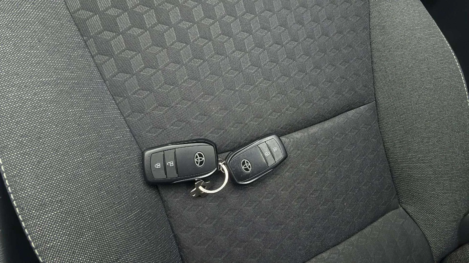 Toyota Yaris 1.5 120H Active Tech - foto 25