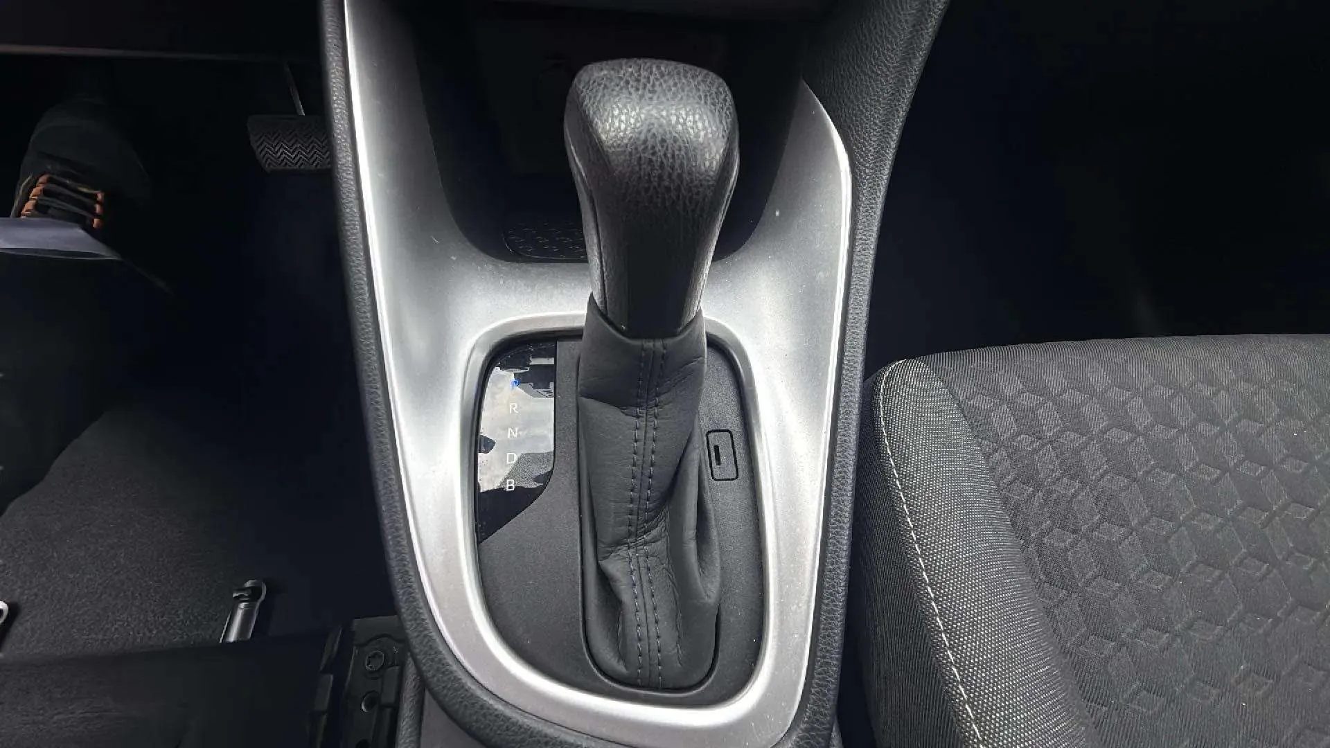 Toyota Yaris 1.5 120H Active Tech - foto 17