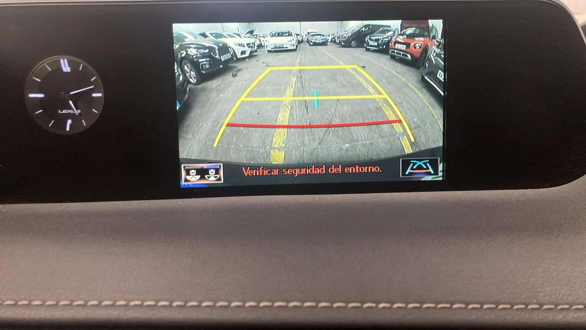 Lexus UX 2.0 250h Premium - foto 17