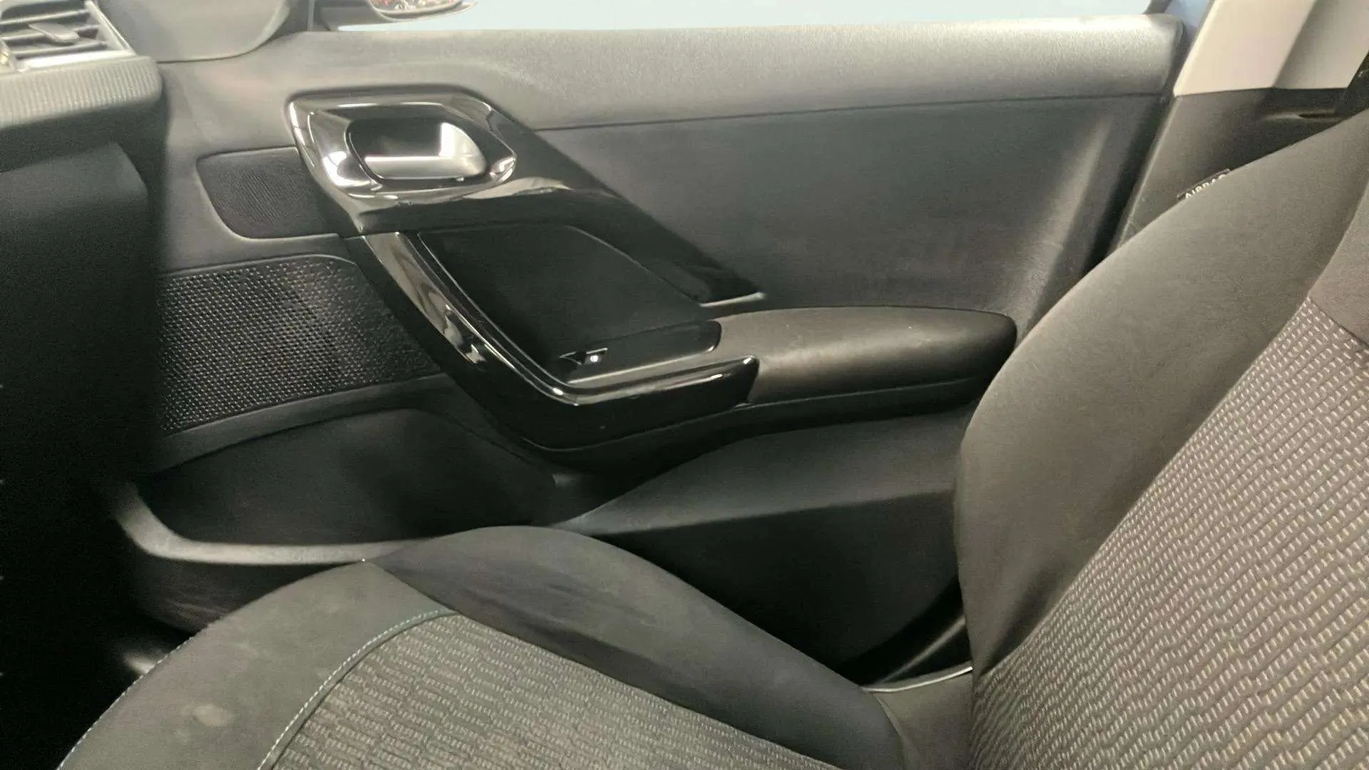Peugeot 208 Allure 1.2L PureTech - foto 18