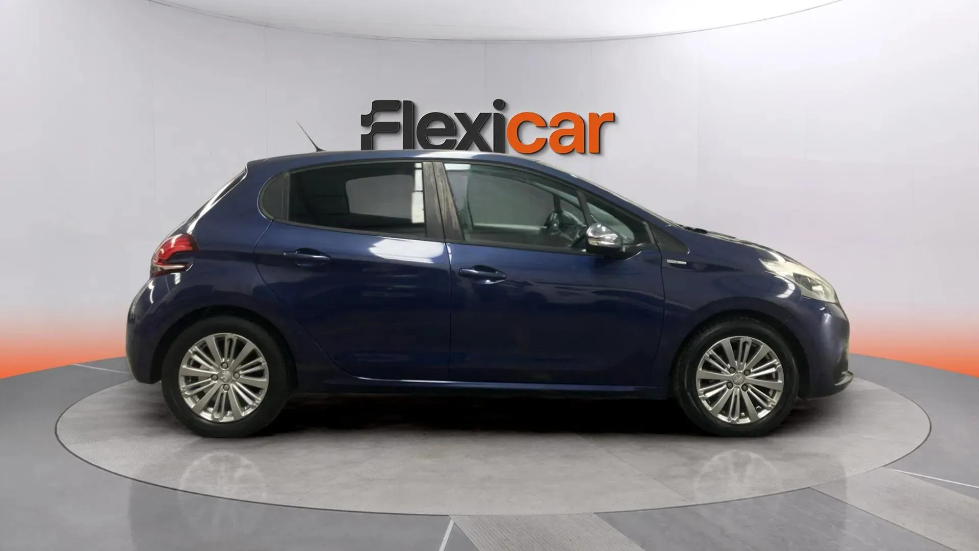 Peugeot 208 Allure 1.2L PureTech - foto 8