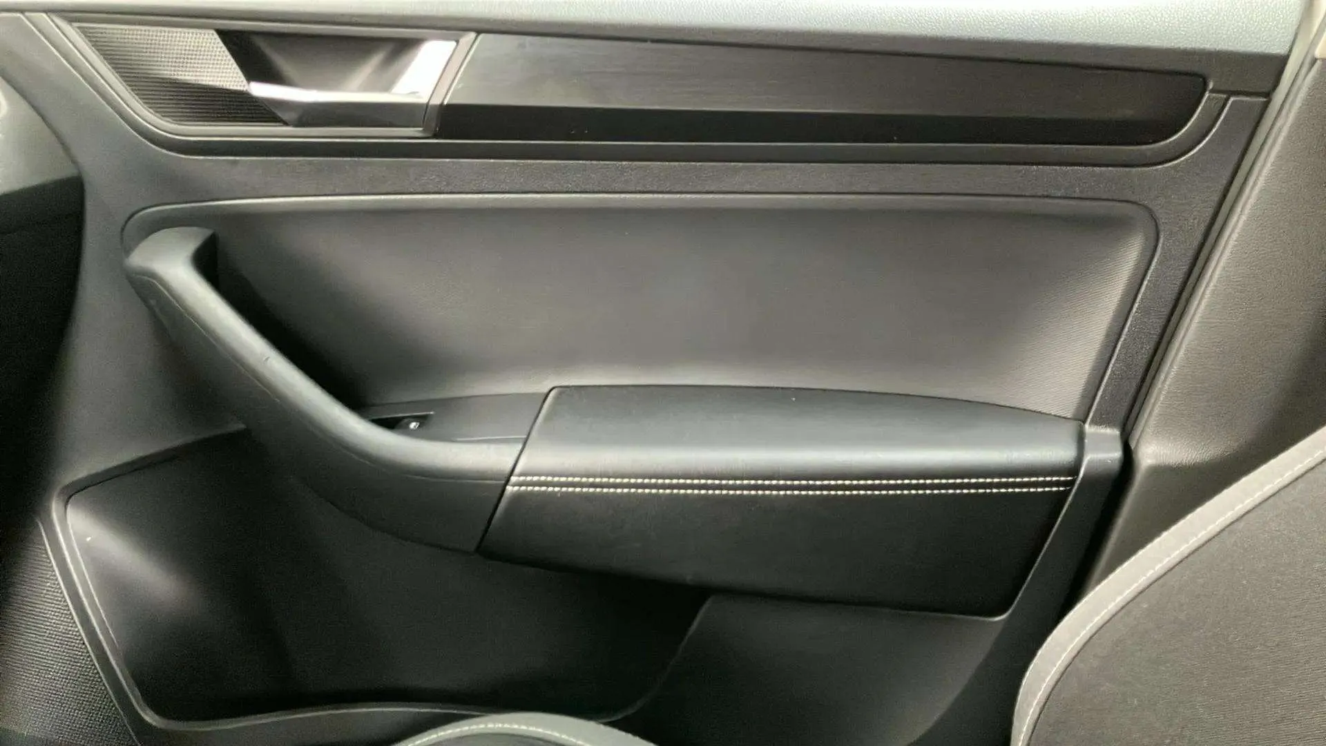 Škoda Rapid 1.0 TSI Ambit Spaceback - foto 18