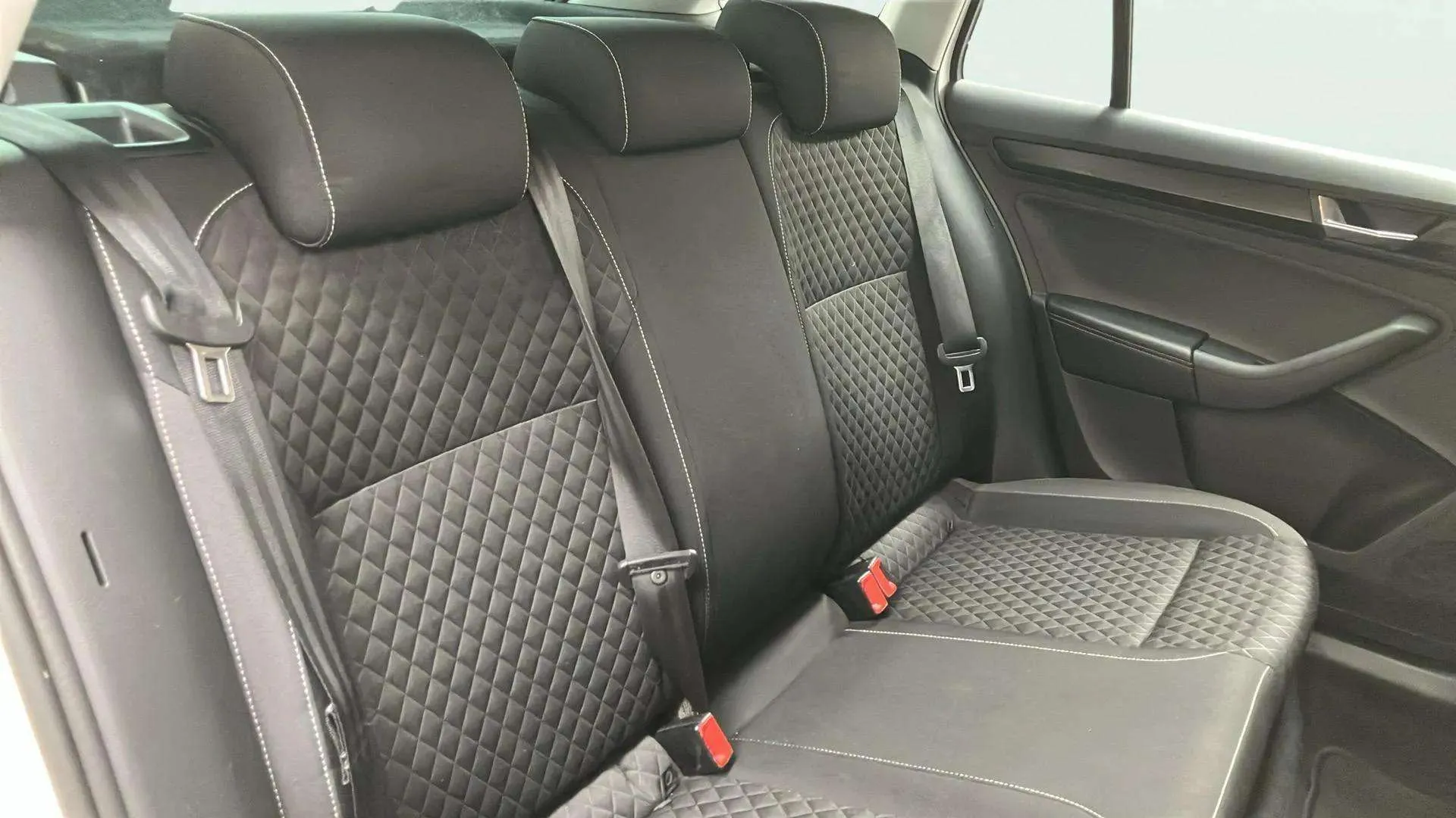 Škoda Rapid 1.0 TSI Ambit Spaceback - foto 14